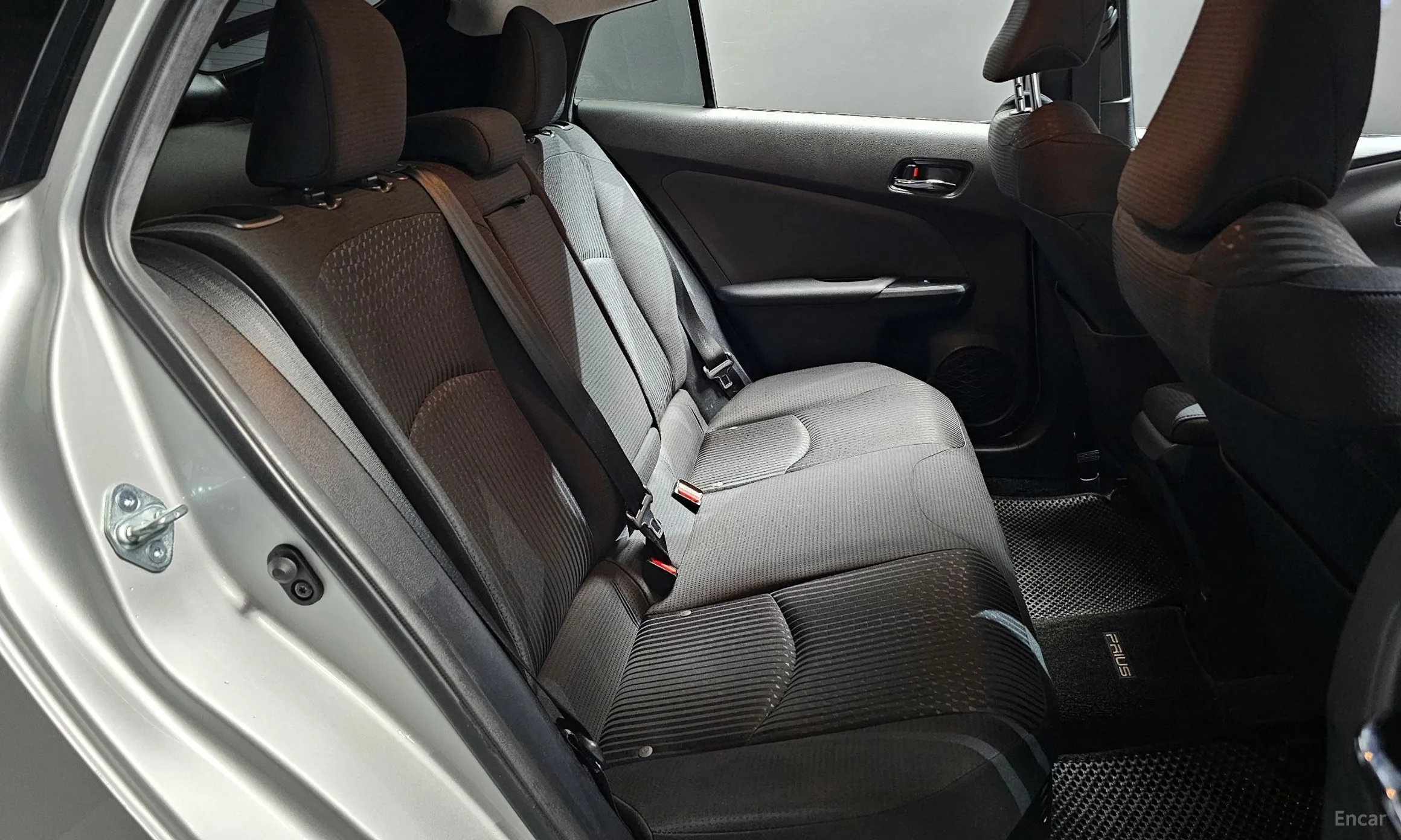 Toyota Prius 4th Generation превью 12