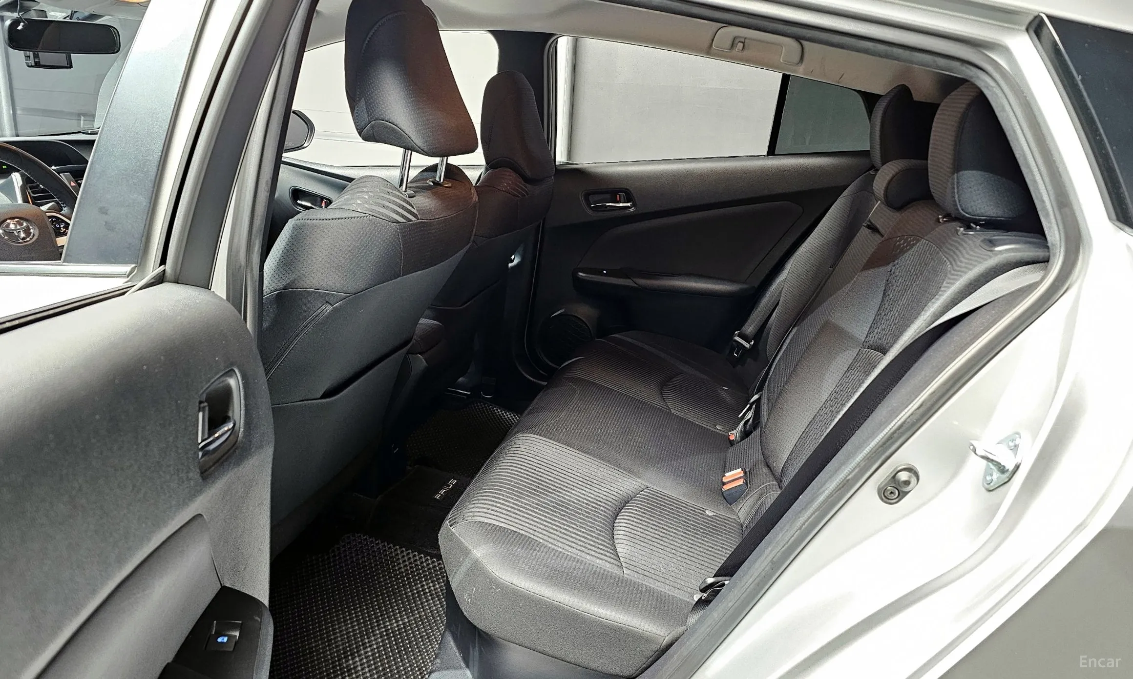 Toyota Prius 4th Generation превью 13