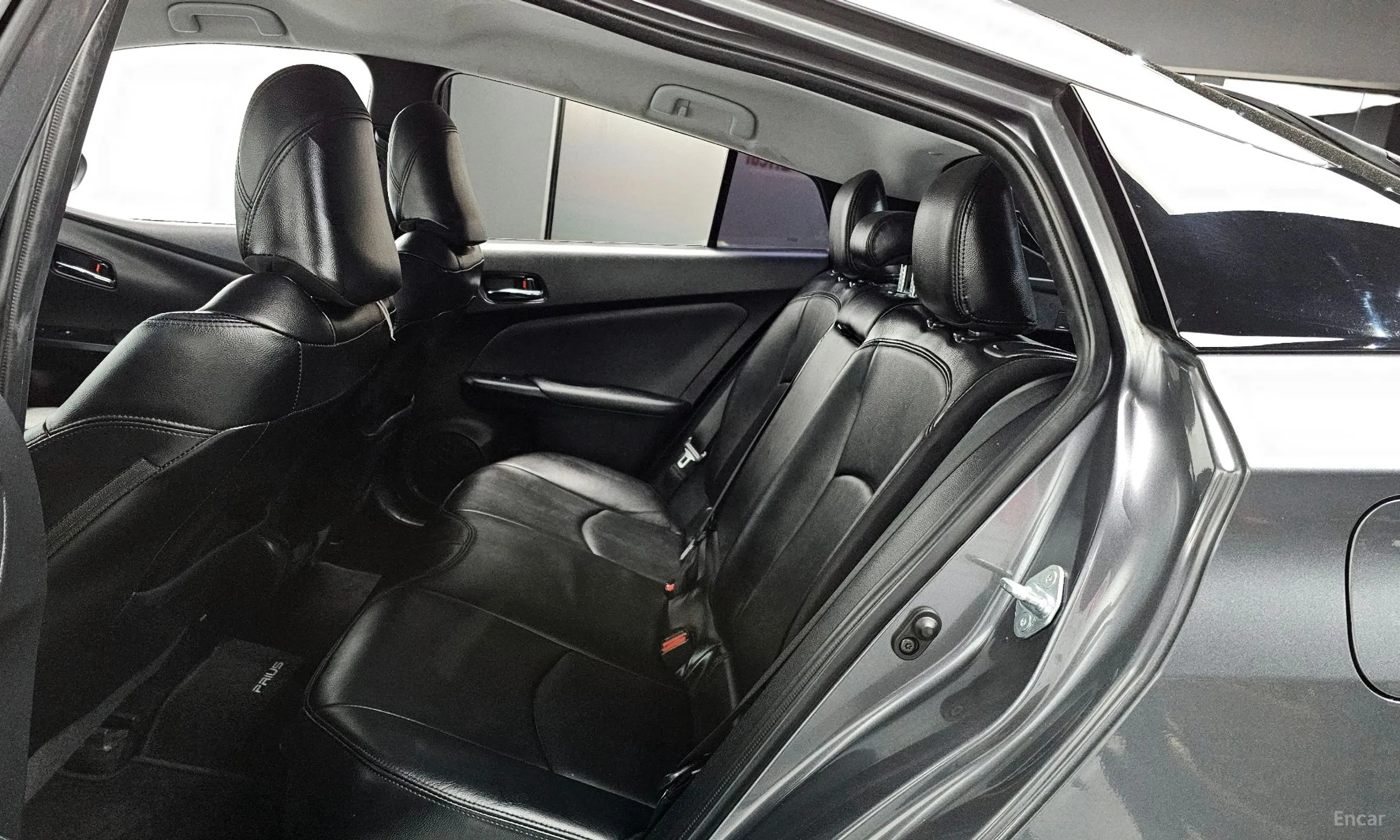 Toyota Prius 4th Generation превью 12
