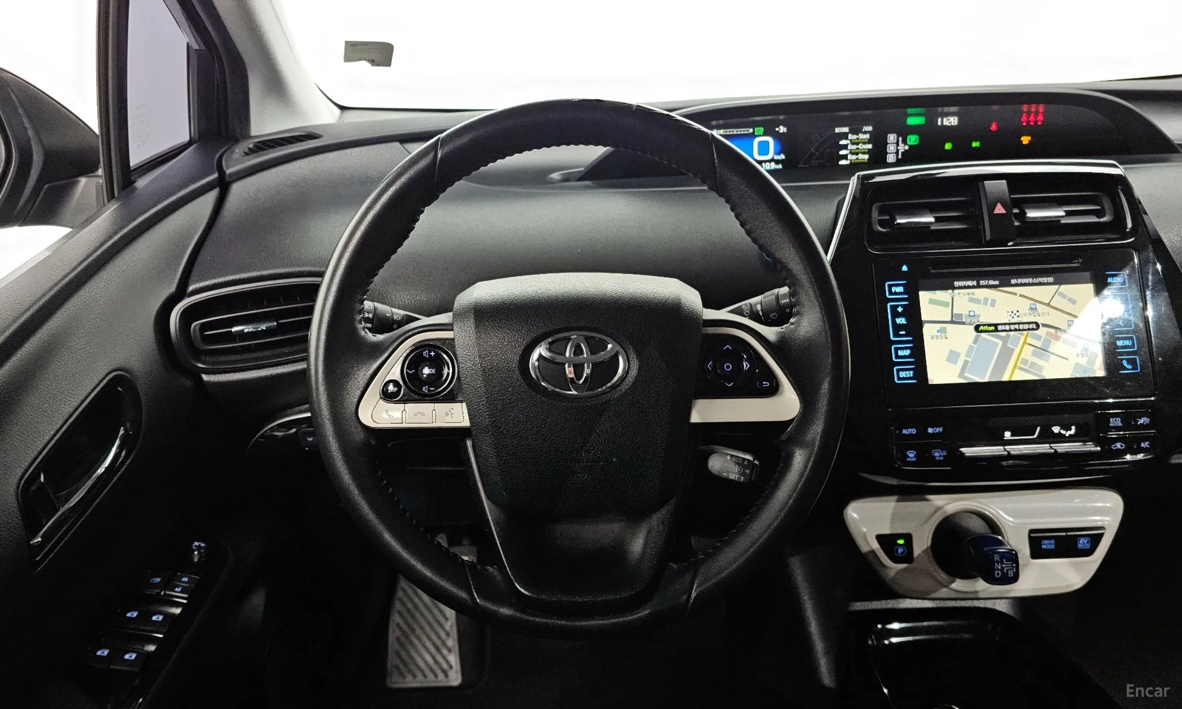 Toyota Prius 4th Generation превью 13