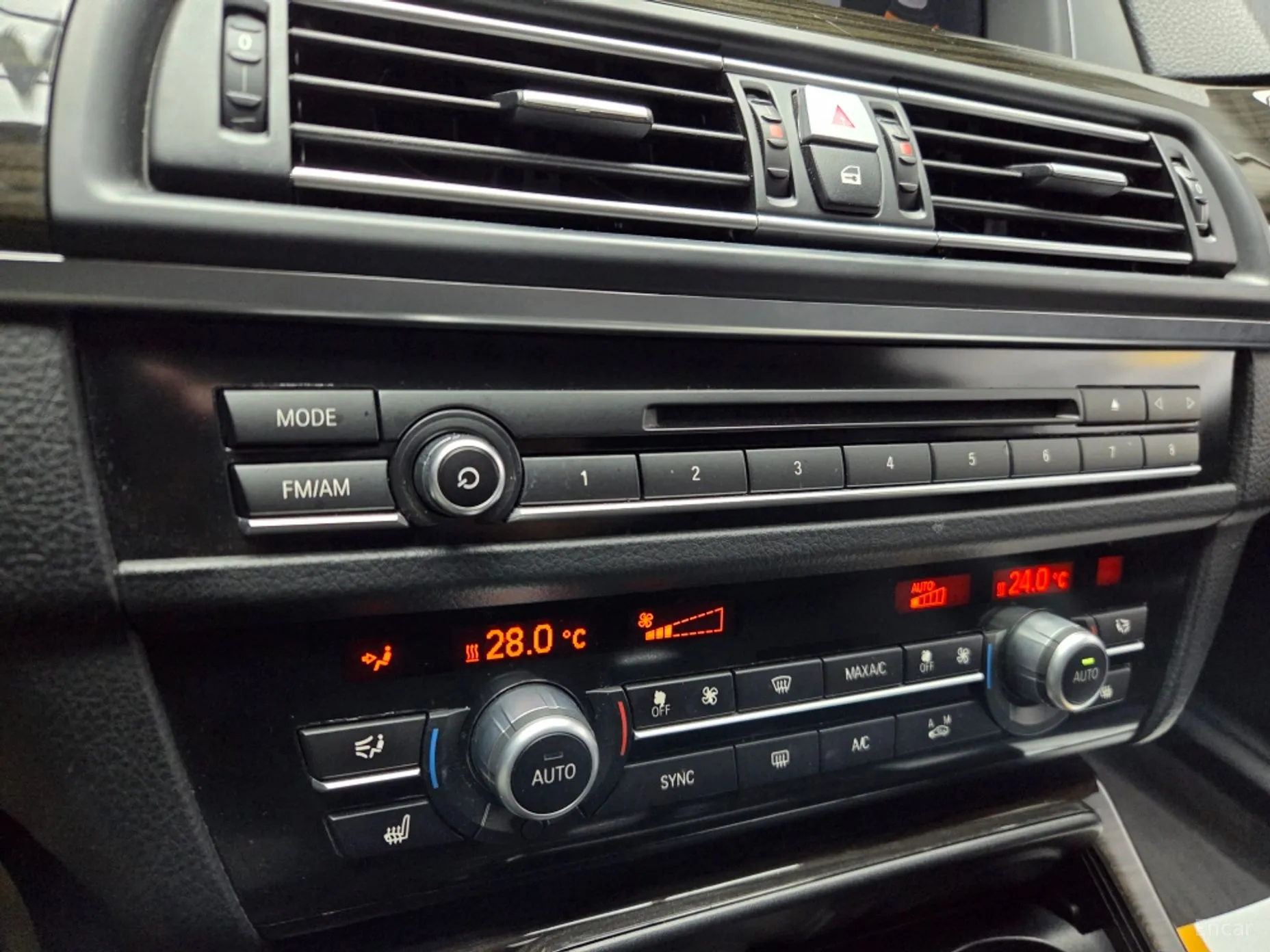 BMW 5 Series (F10) превью 12