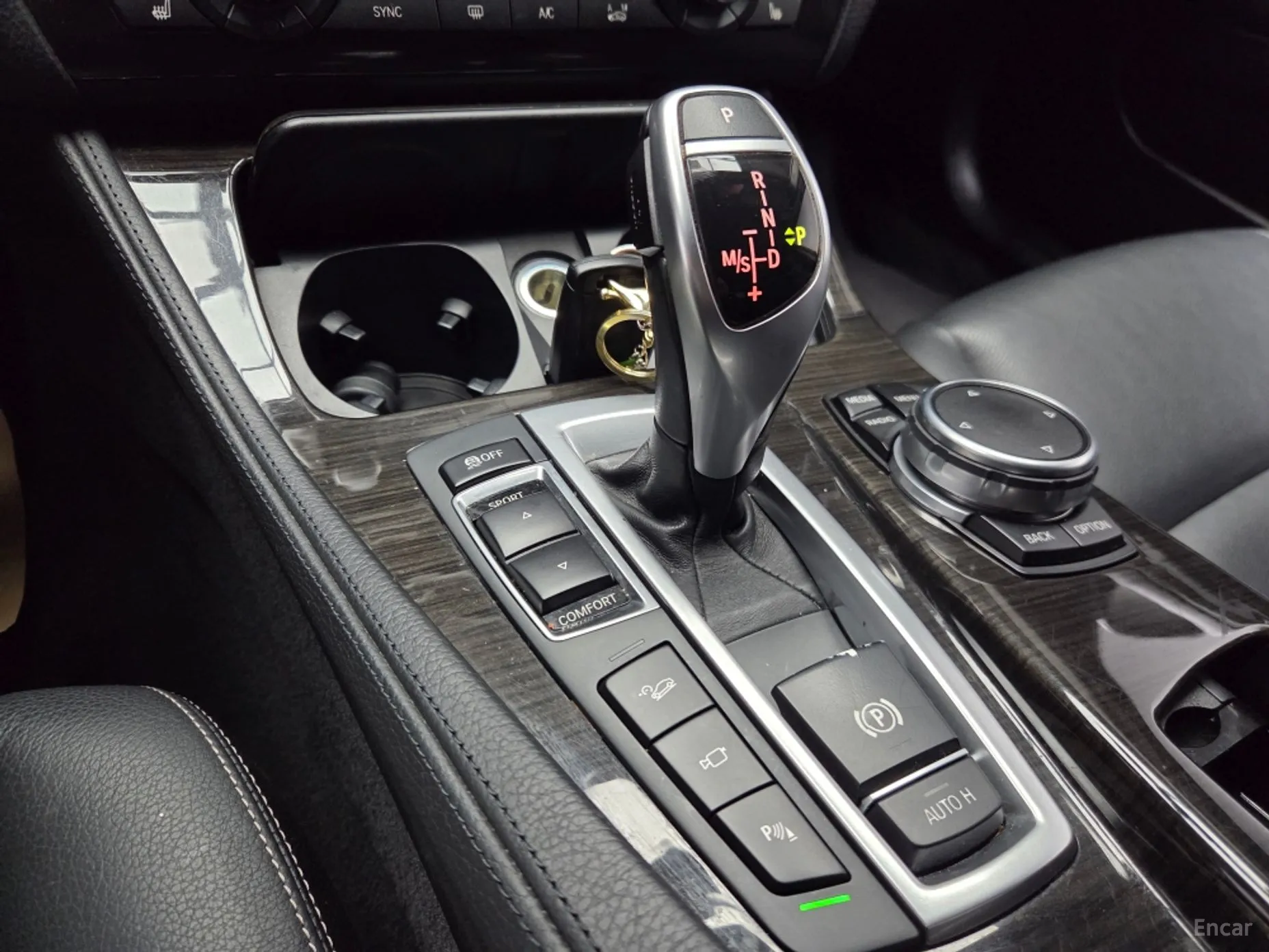 BMW 5 Series (F10) превью 13
