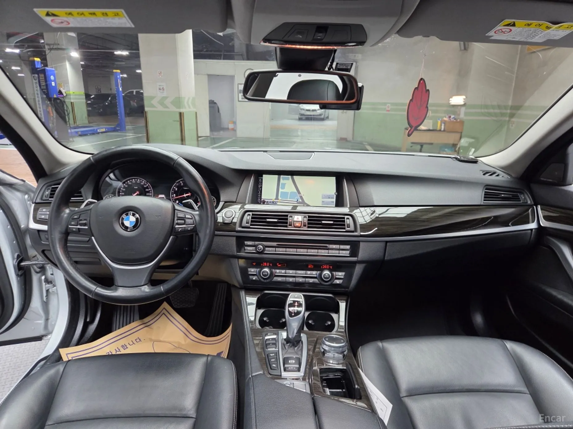 BMW 5 Series (F10) превью 14