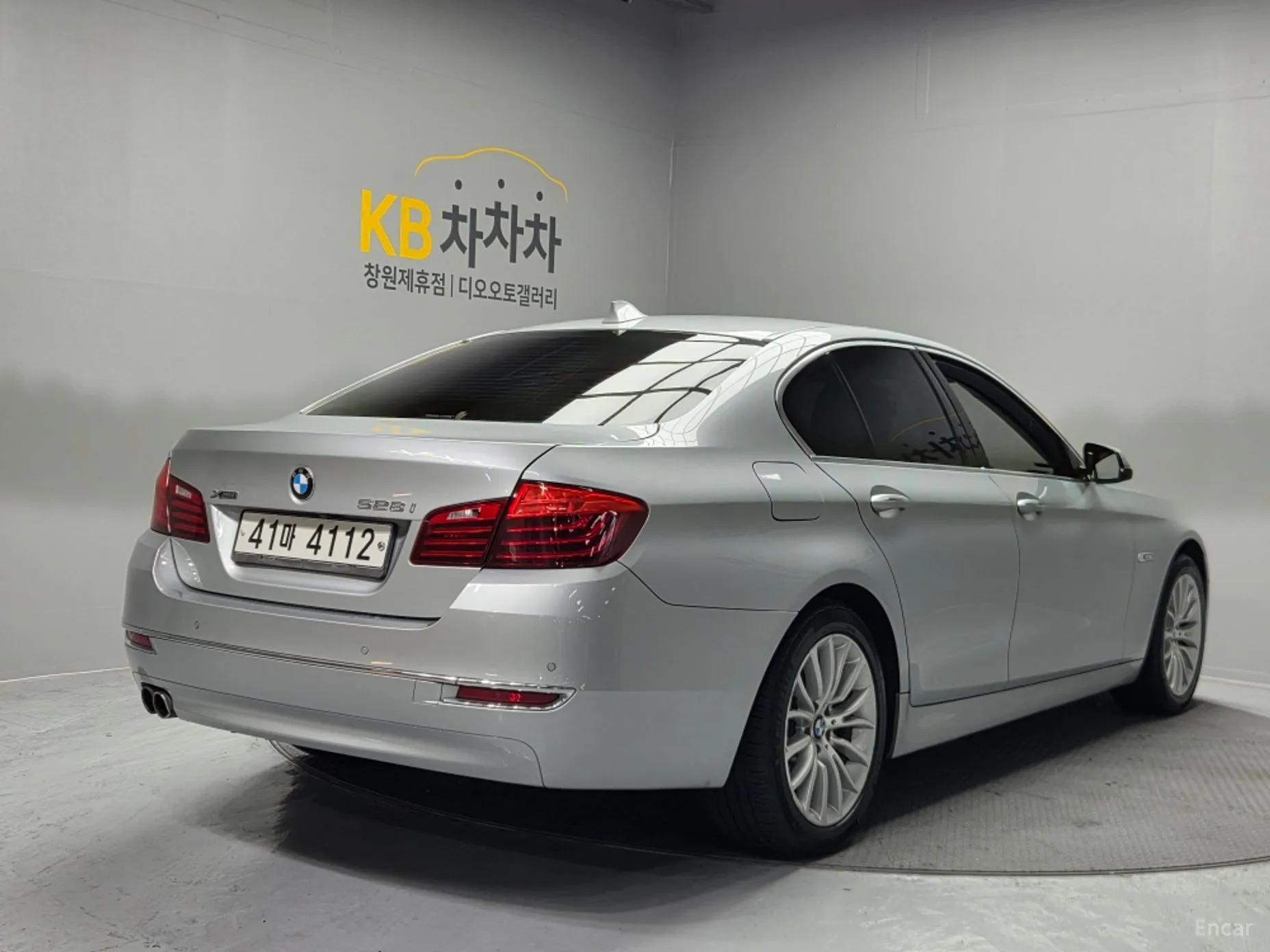 BMW 5 Series (F10) превью 4