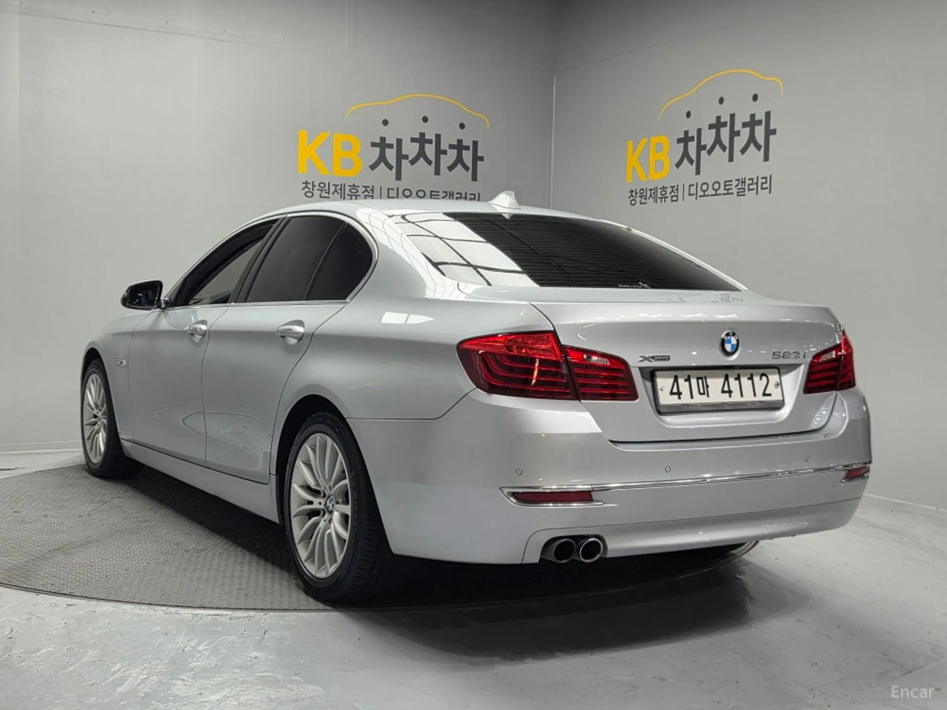 BMW 5 Series (F10) превью 5