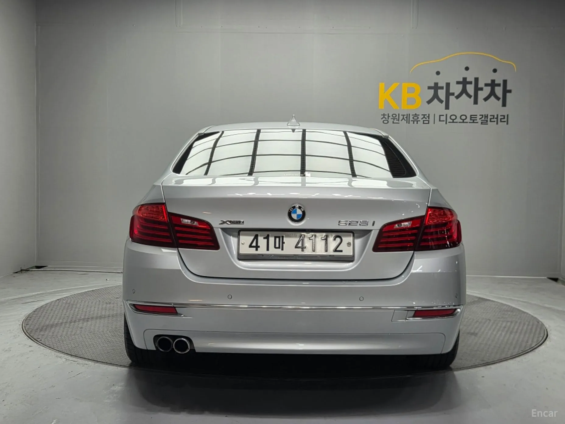 BMW 5 Series (F10) превью 6