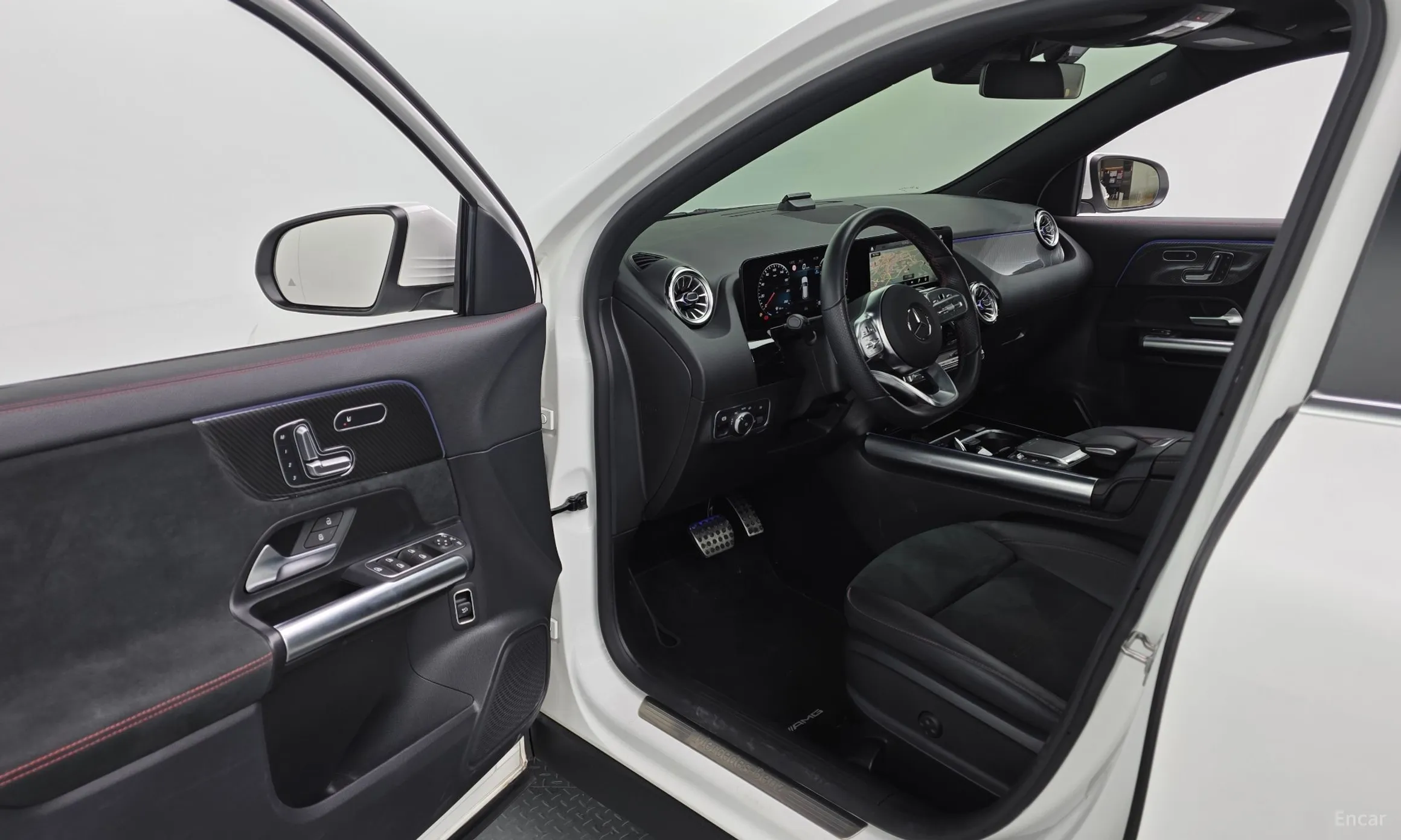 Mercedes Benz GLA-Class H247 превью 12