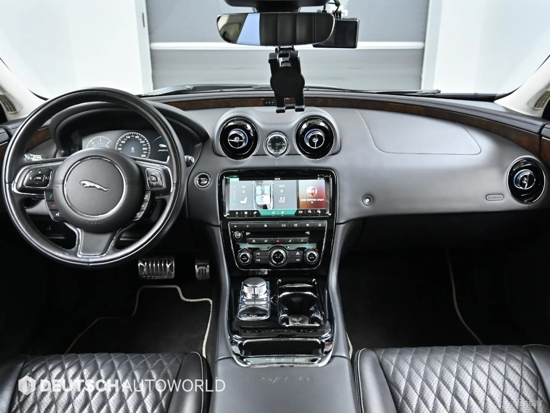 Jaguar All New XJ превью 7