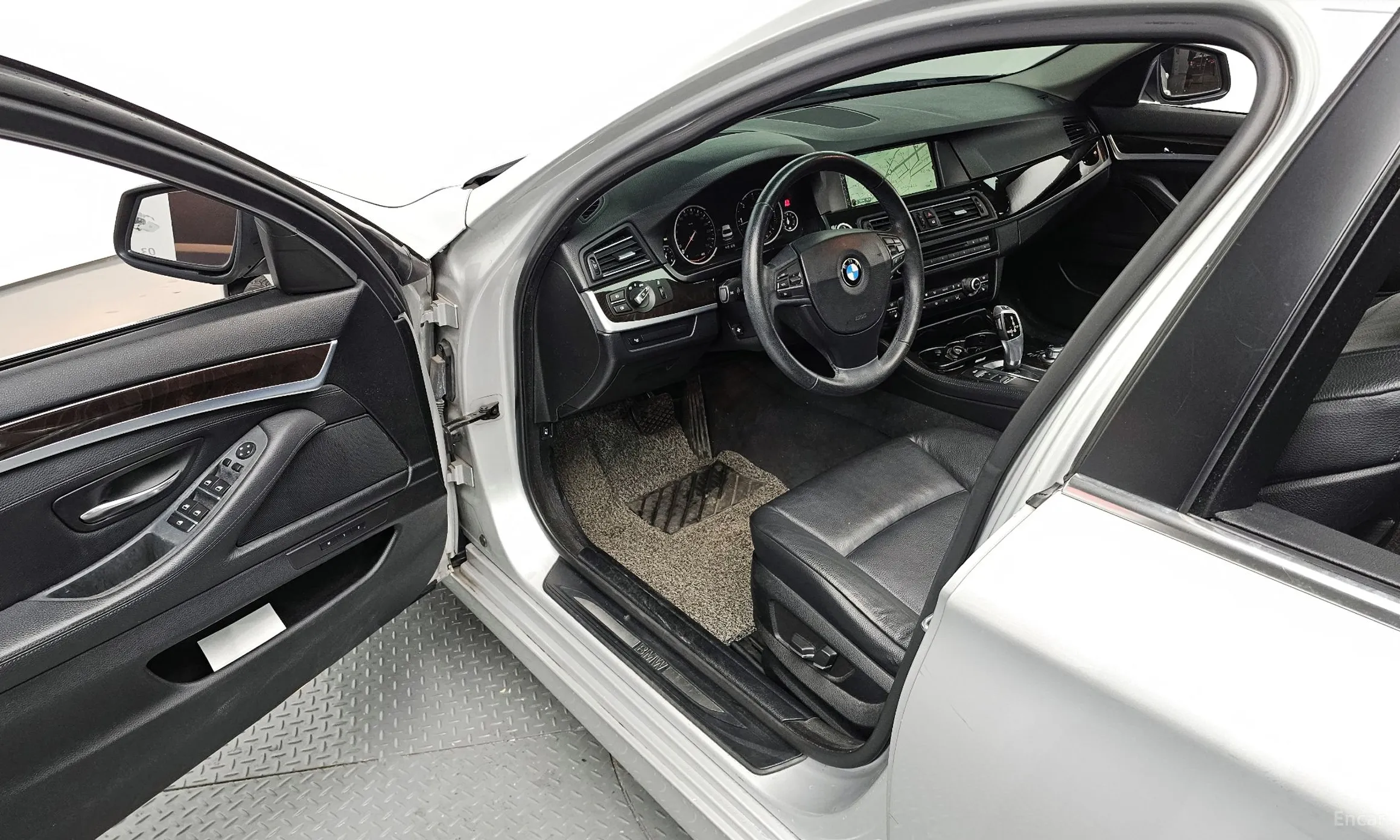 BMW 5 Series (F10) превью 11