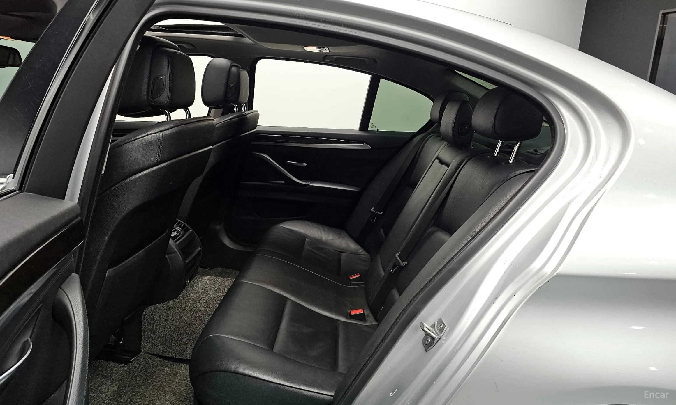BMW 5 Series (F10) превью 12