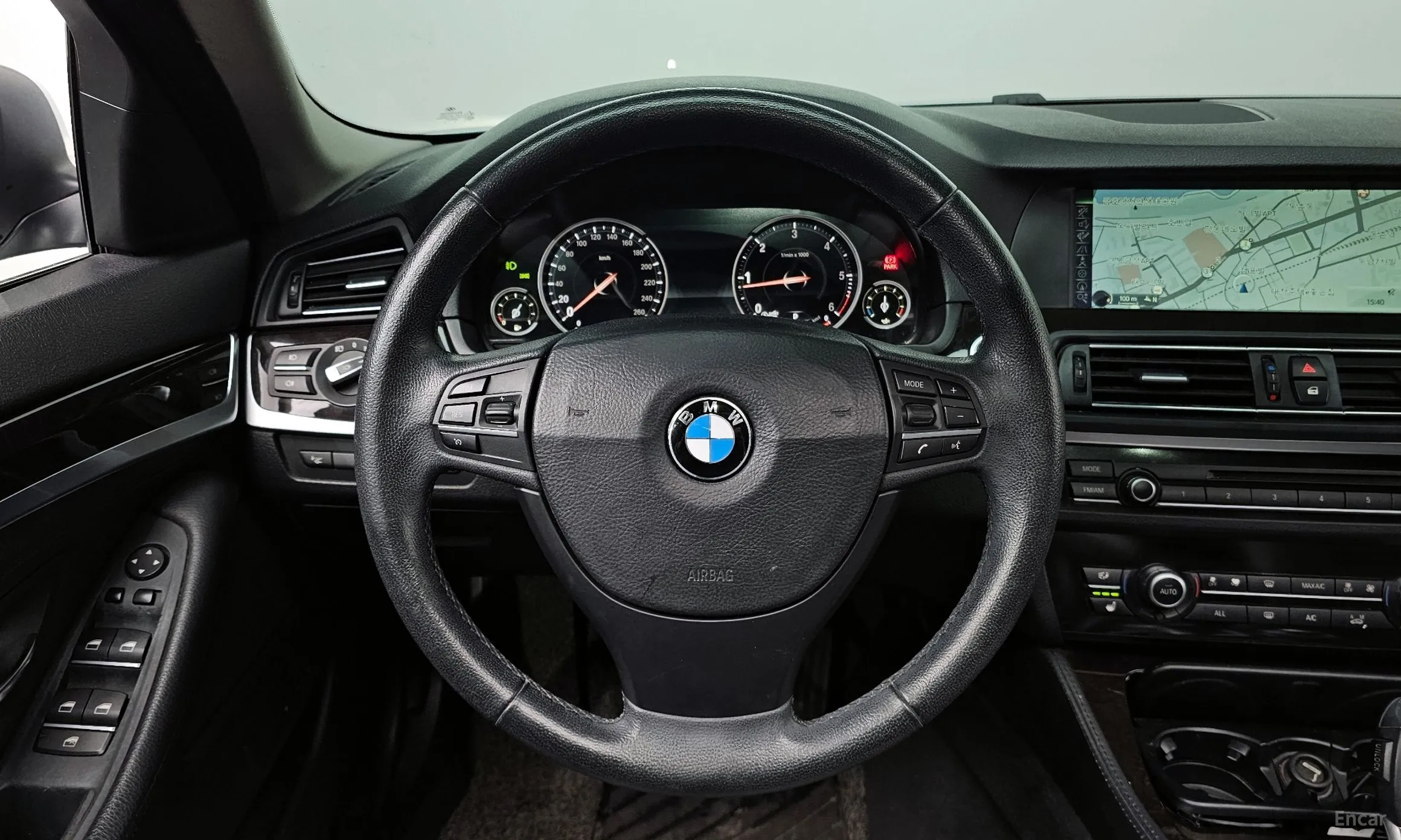 BMW 5 Series (F10) превью 13