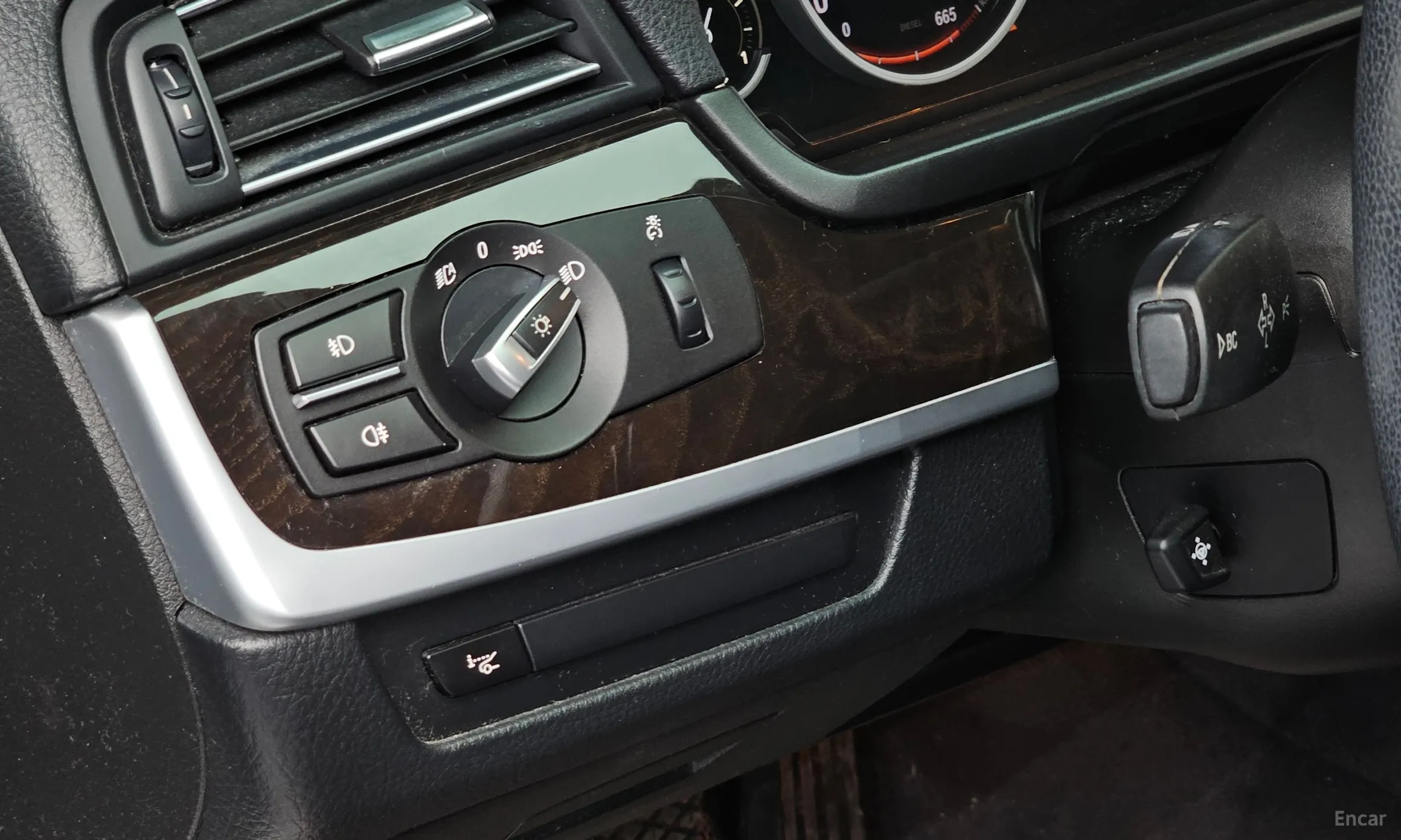 BMW 5 Series (F10) превью 14