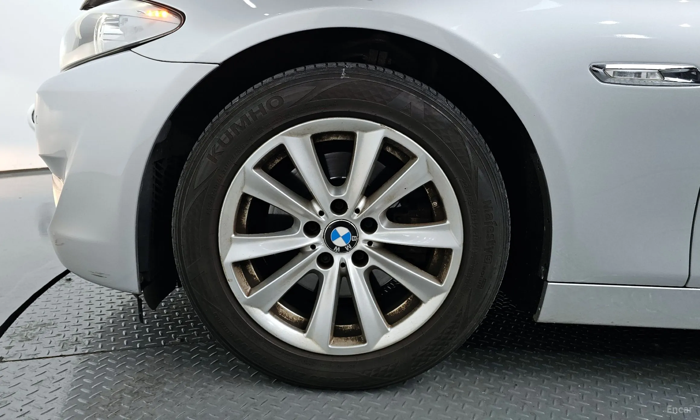 BMW 5 Series (F10) превью 5