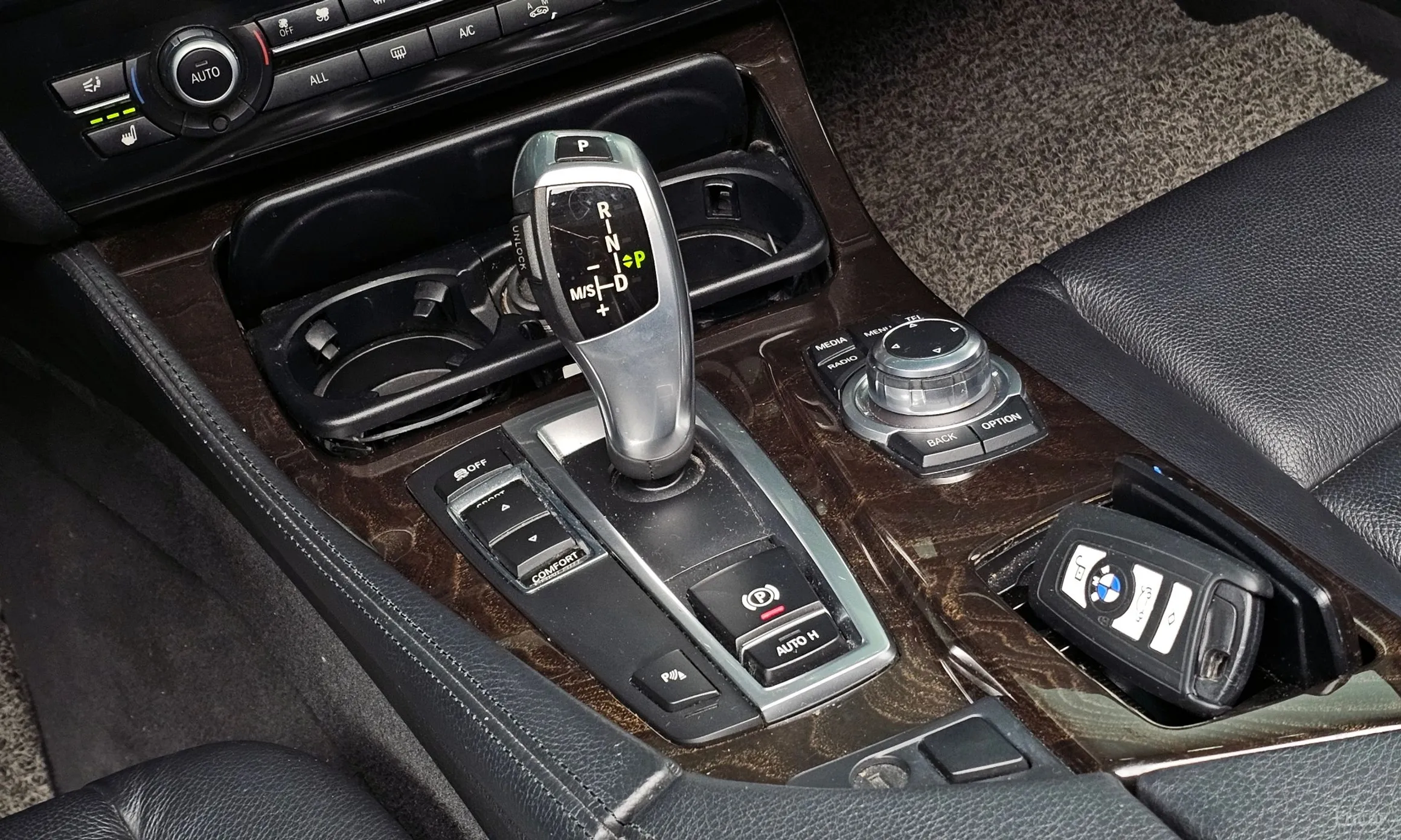 BMW 5 Series (F10) превью 9