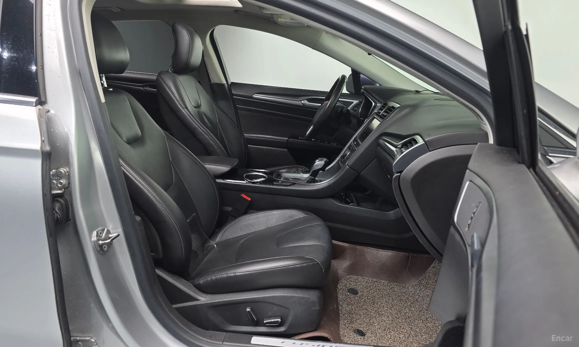 Ford Fusion превью 10
