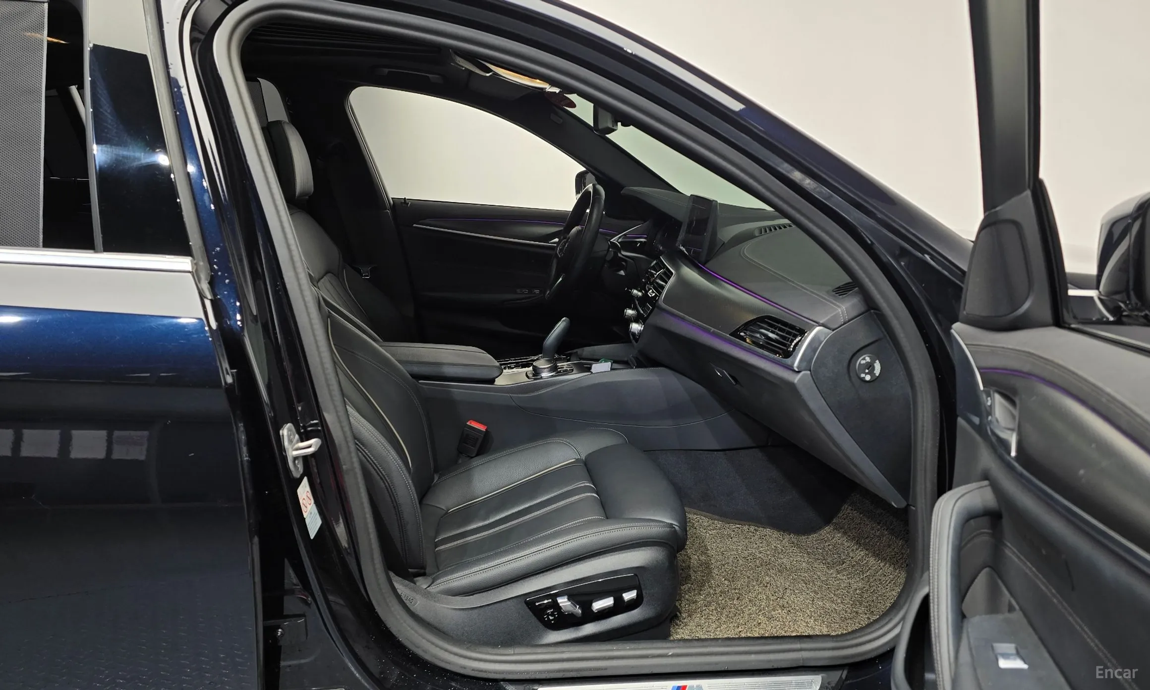 BMW 5 Series (G30) превью 11