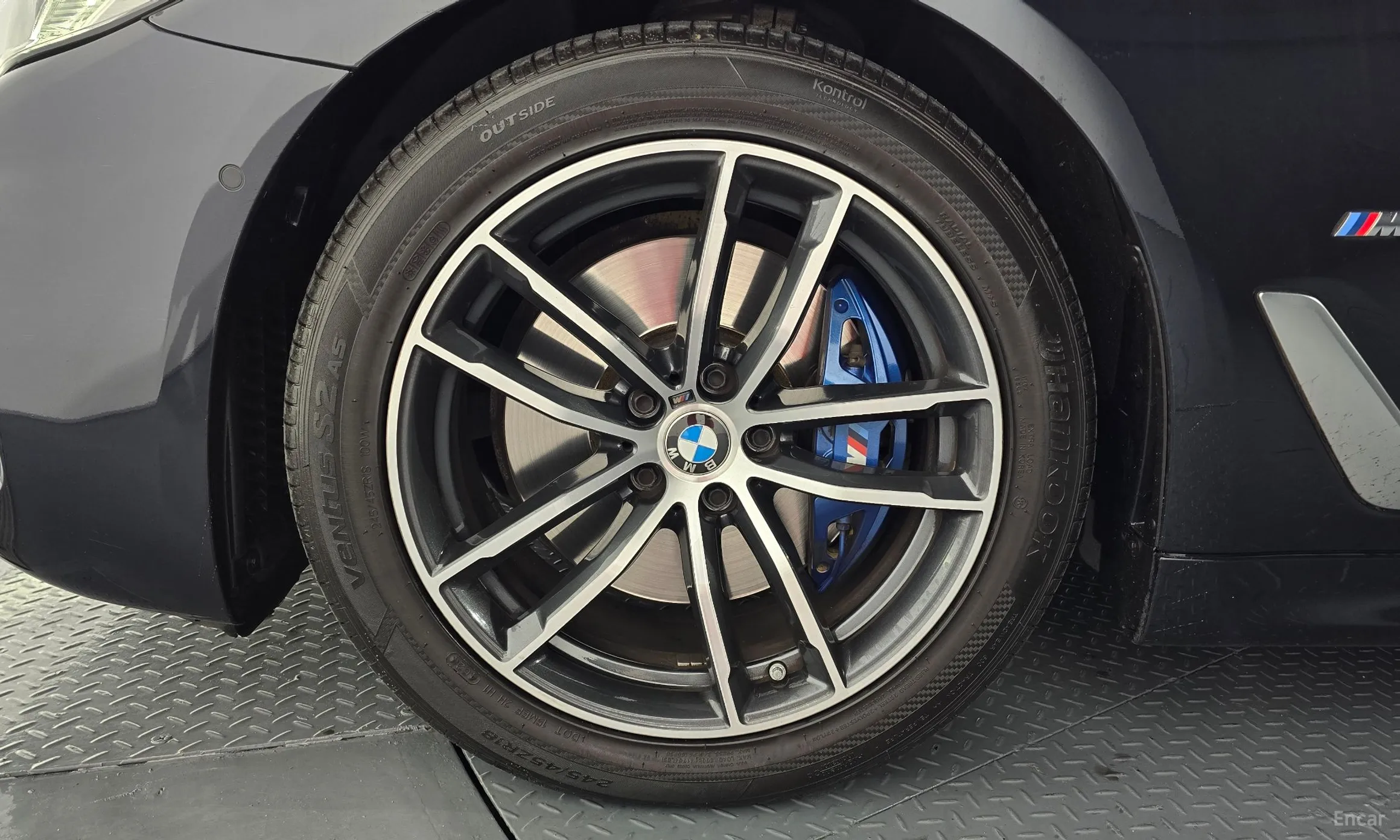 BMW 5 Series (G30) превью 5