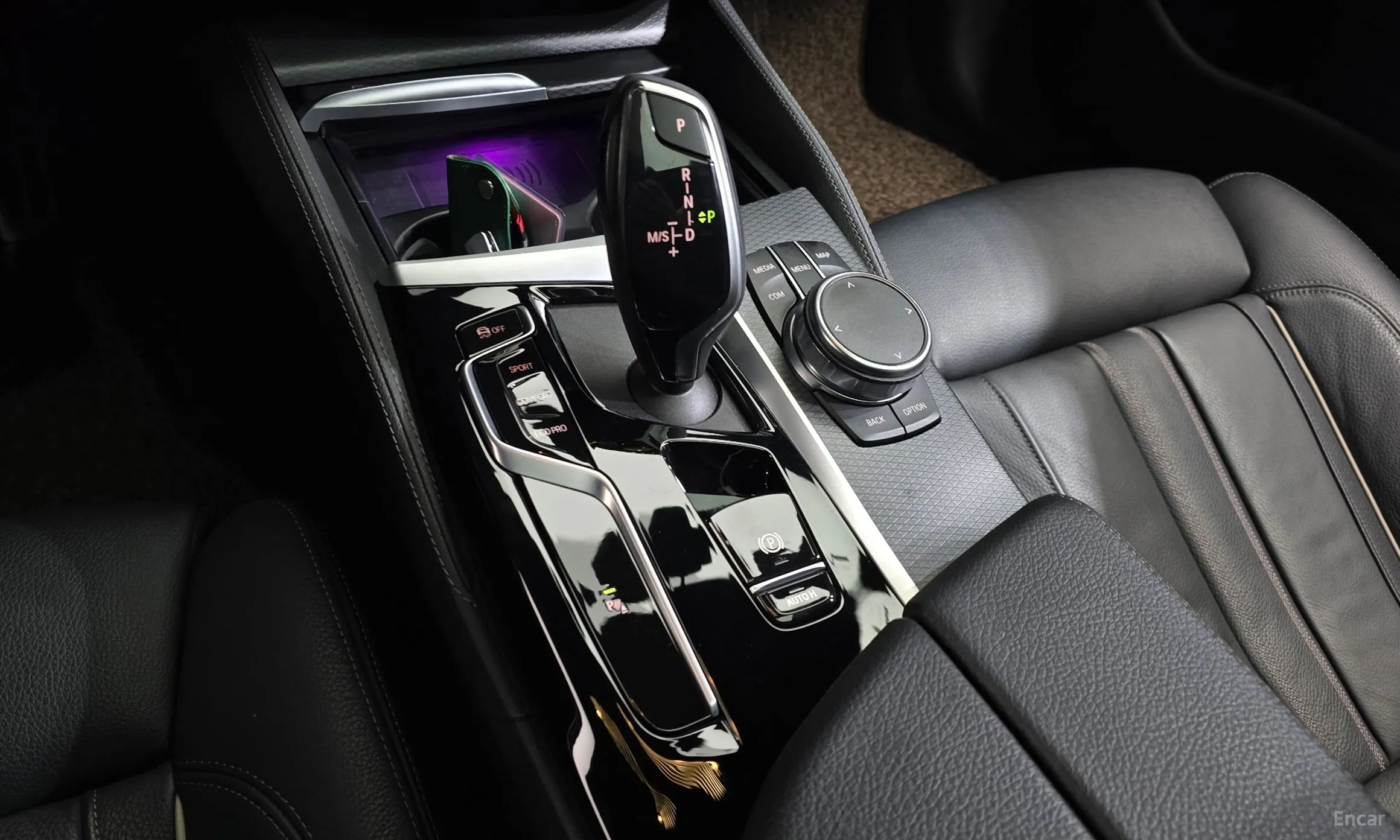 BMW 5 Series (G30) превью 9