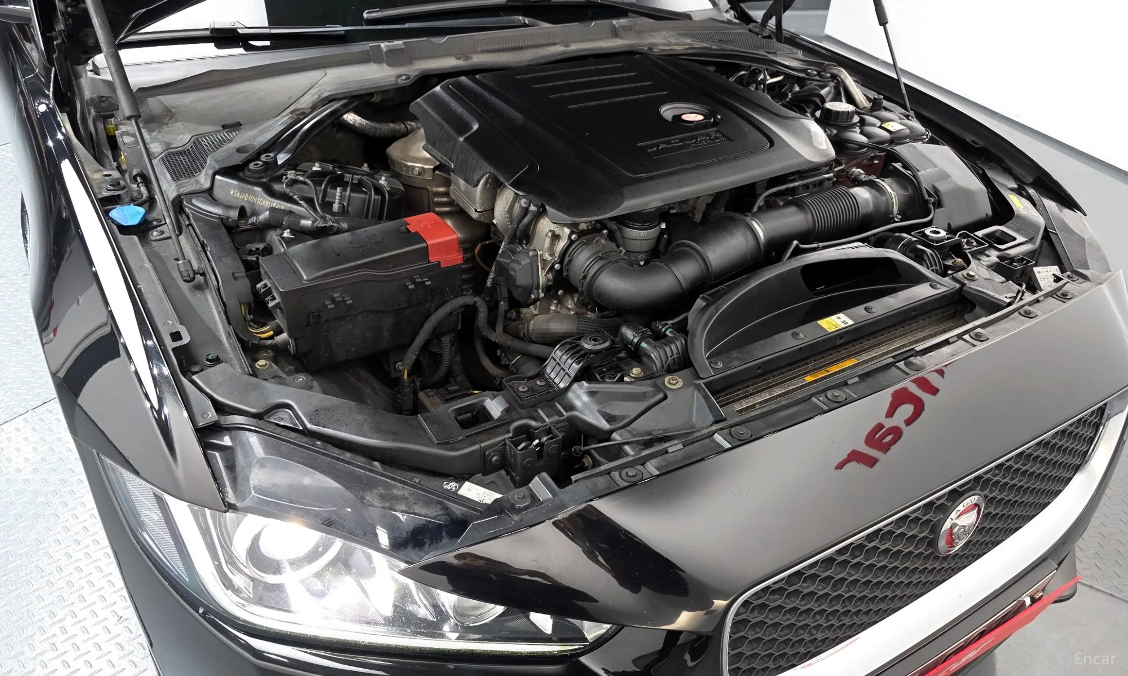Jaguar XE превью 6