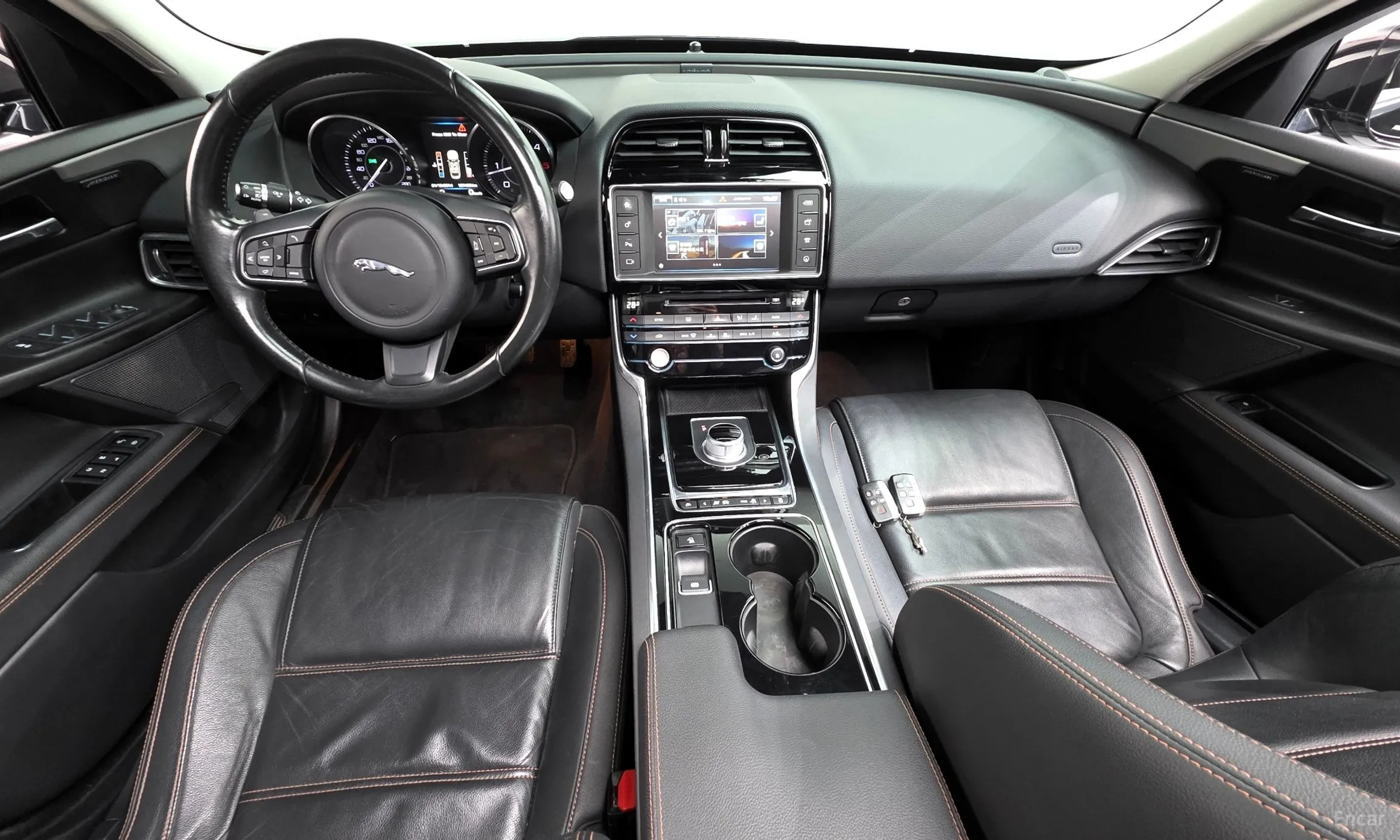 Jaguar XE превью 7