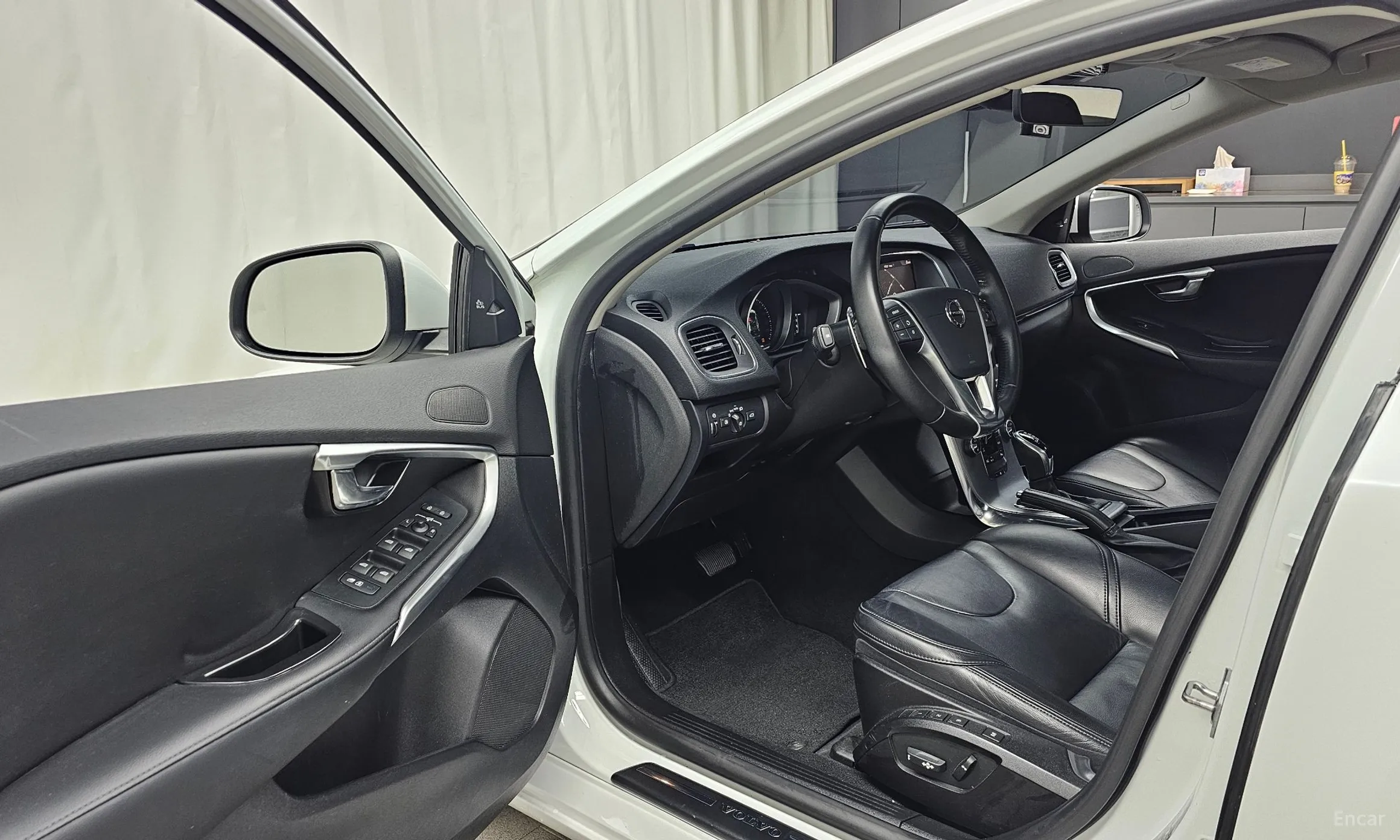 Volvo V40 превью 10