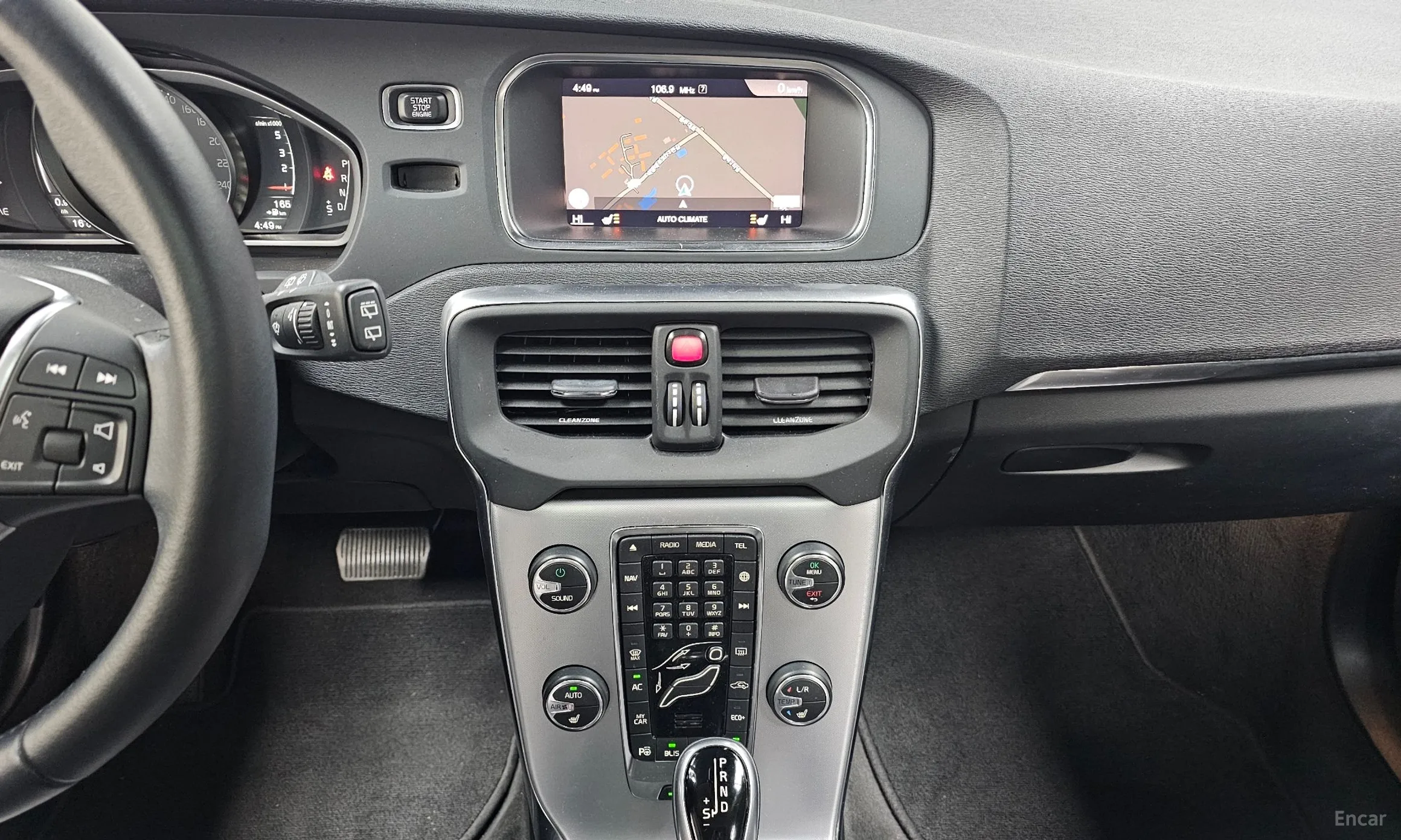 Volvo V40 превью 17
