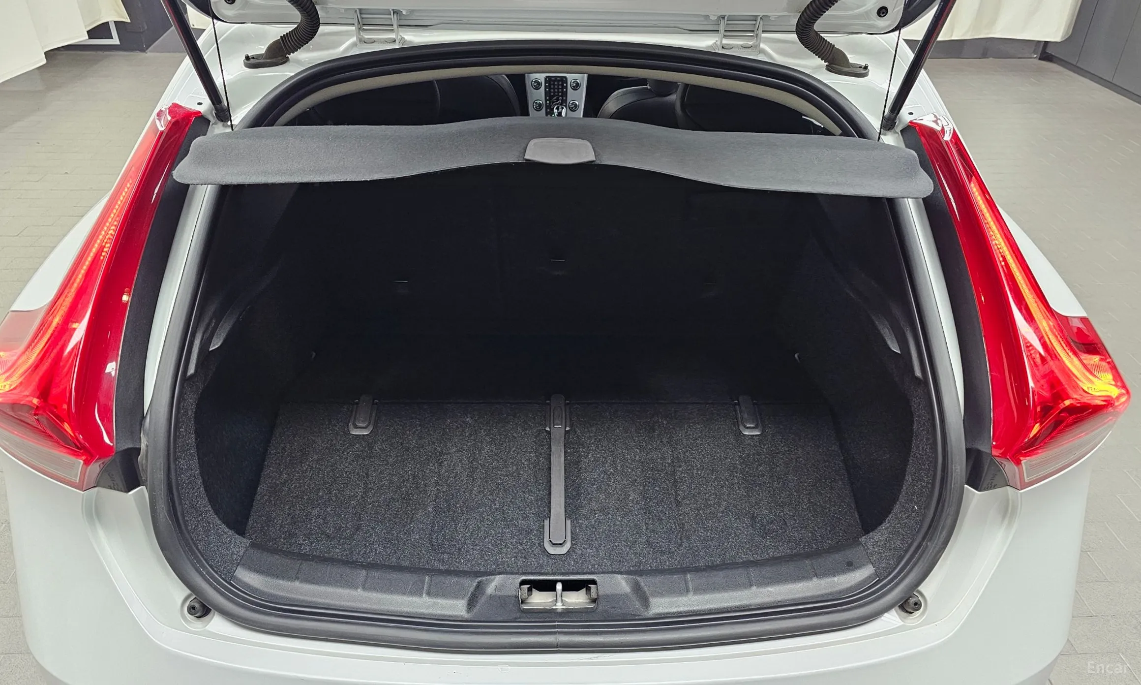 Volvo V40 превью 20