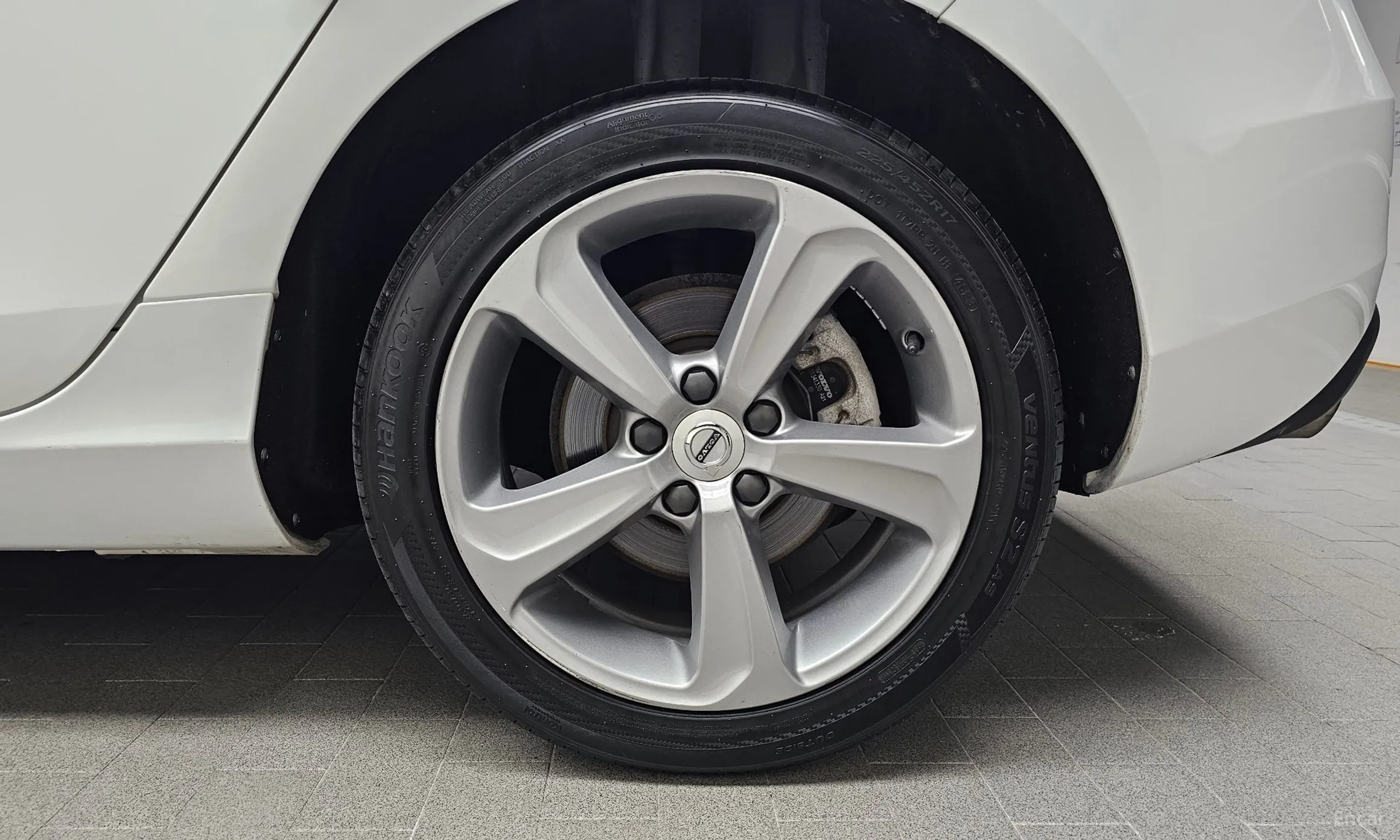 Volvo V40 превью 5