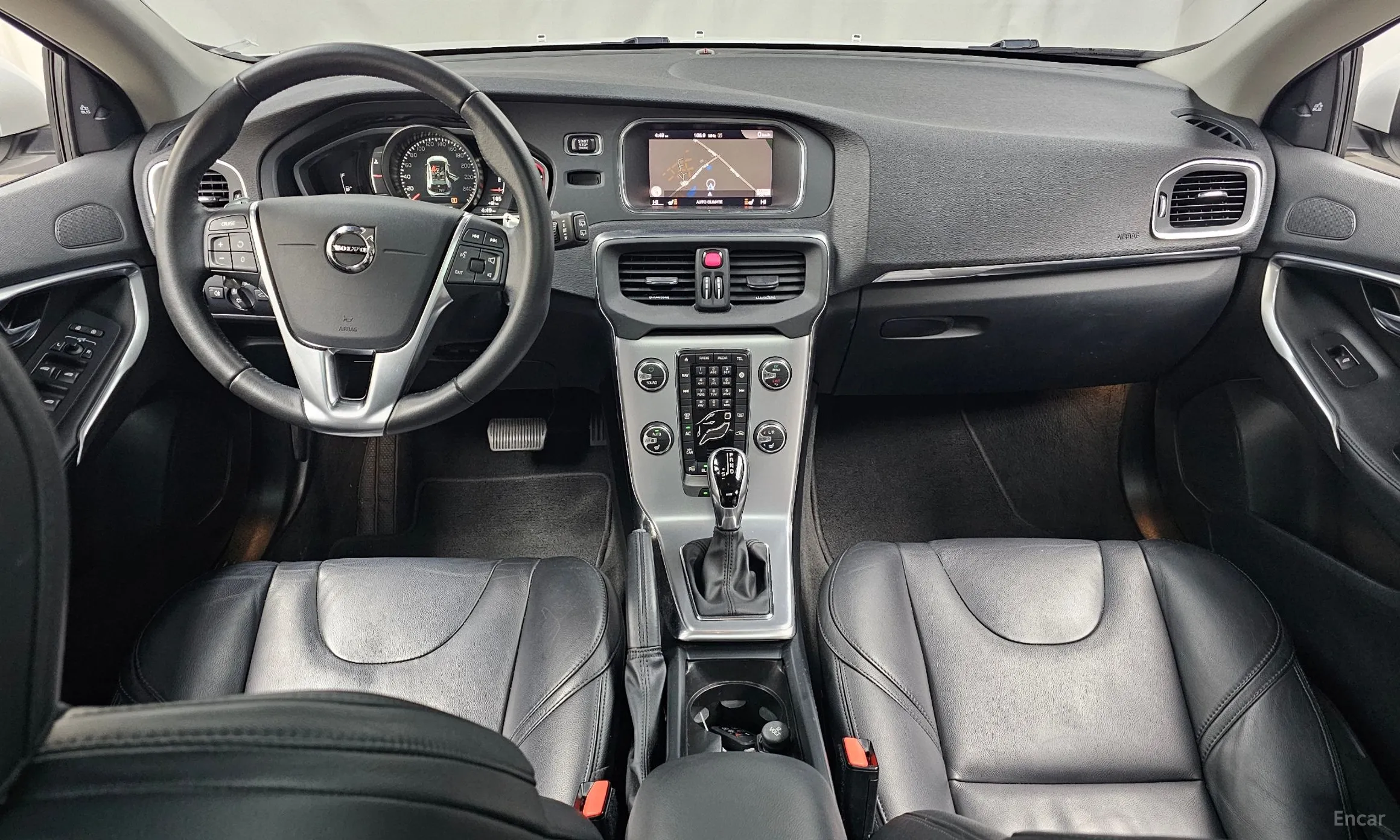 Volvo V40 превью 7