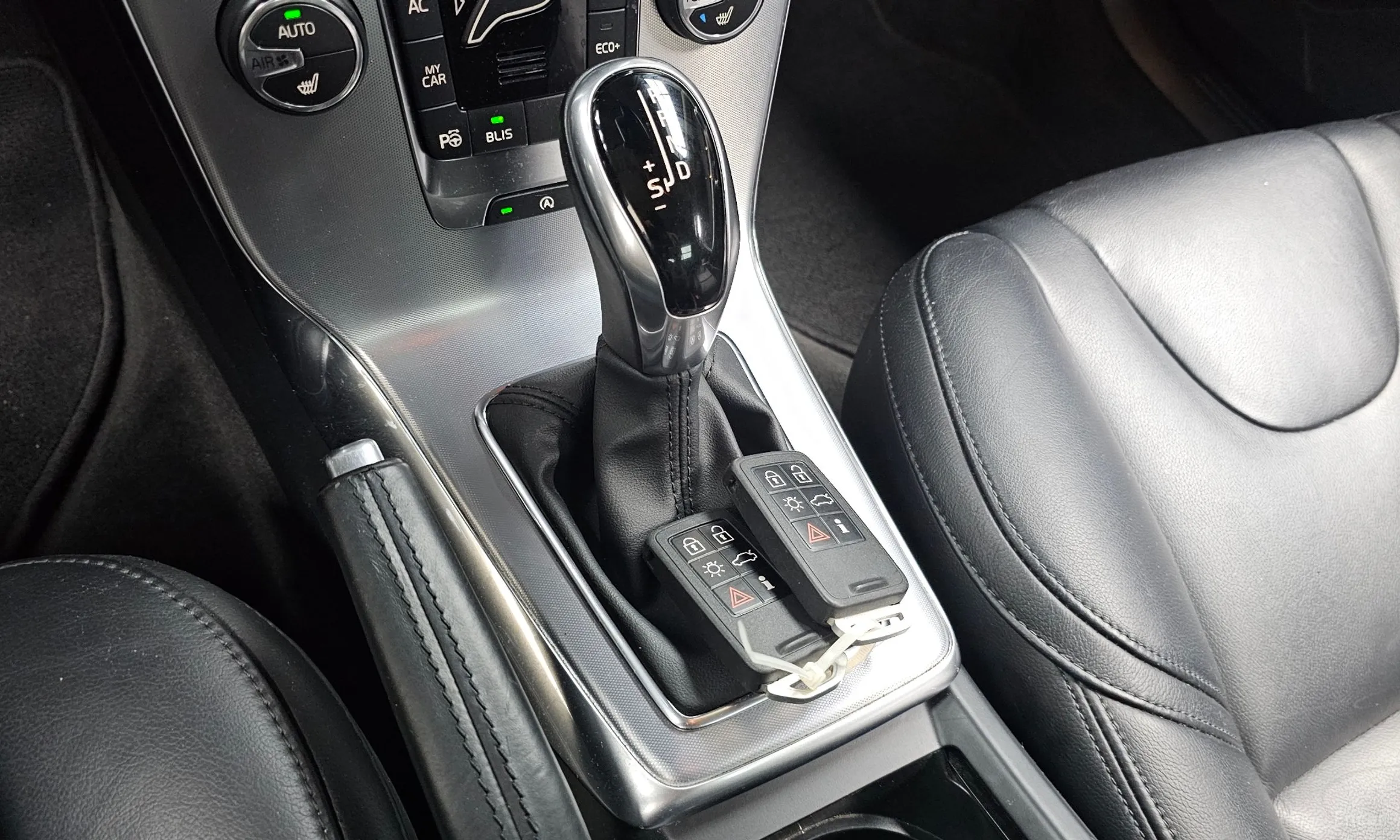 Volvo V40 превью 9