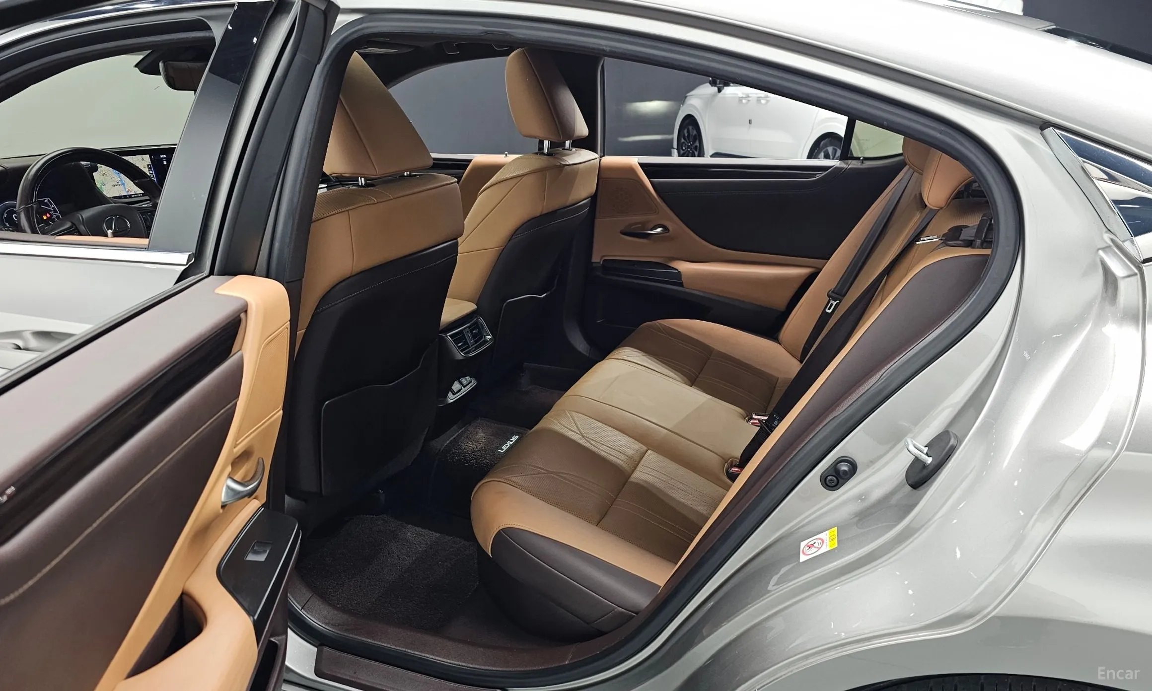 Lexus ES300h 7th Generation превью 11