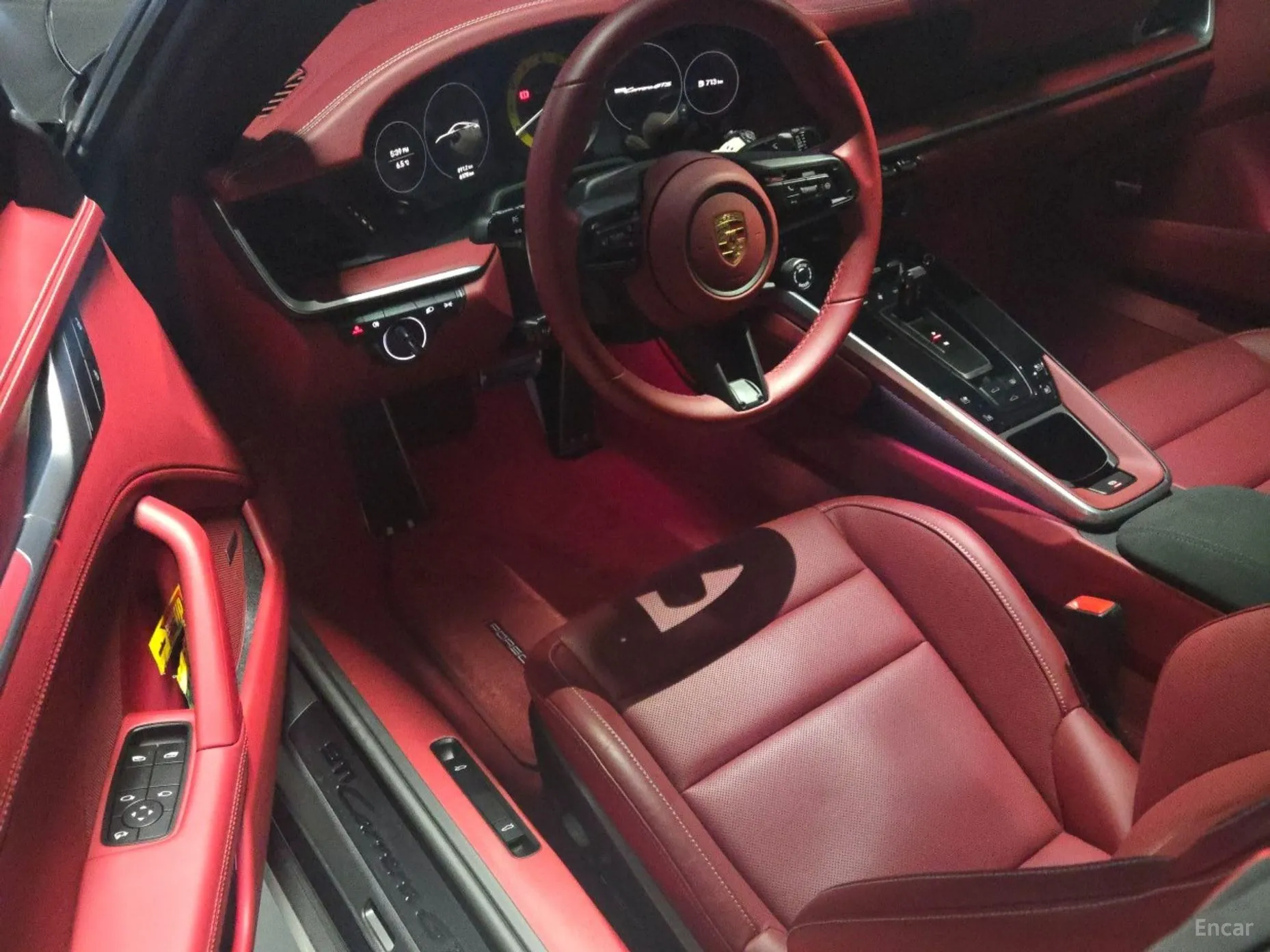 Porsche 911 (992) превью 11