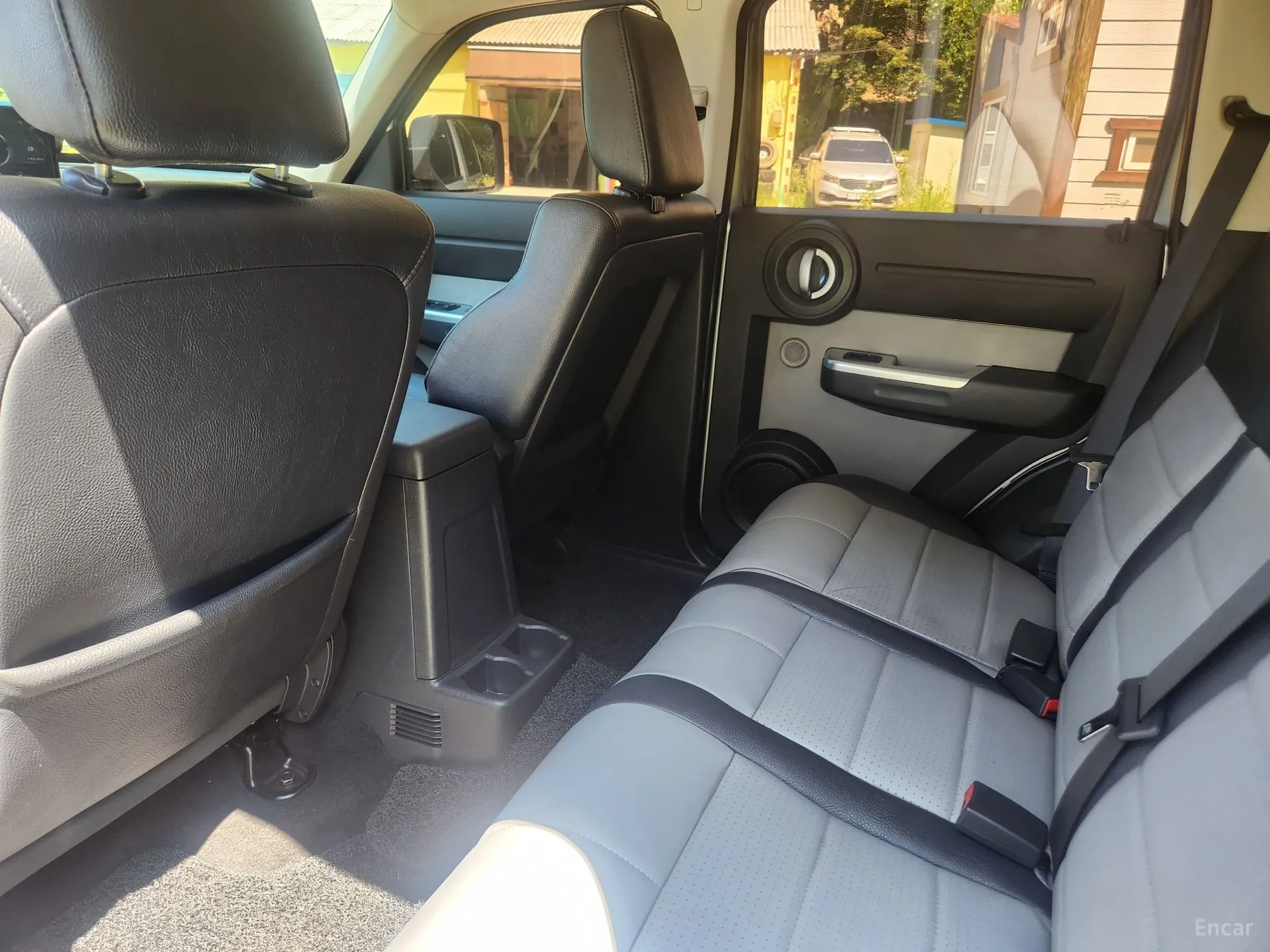 Dodge Nitro превью 10