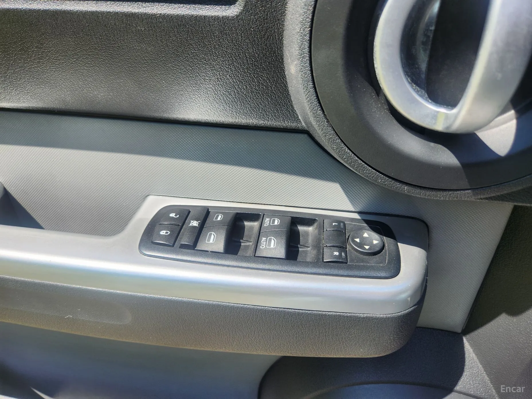 Dodge Nitro превью 13