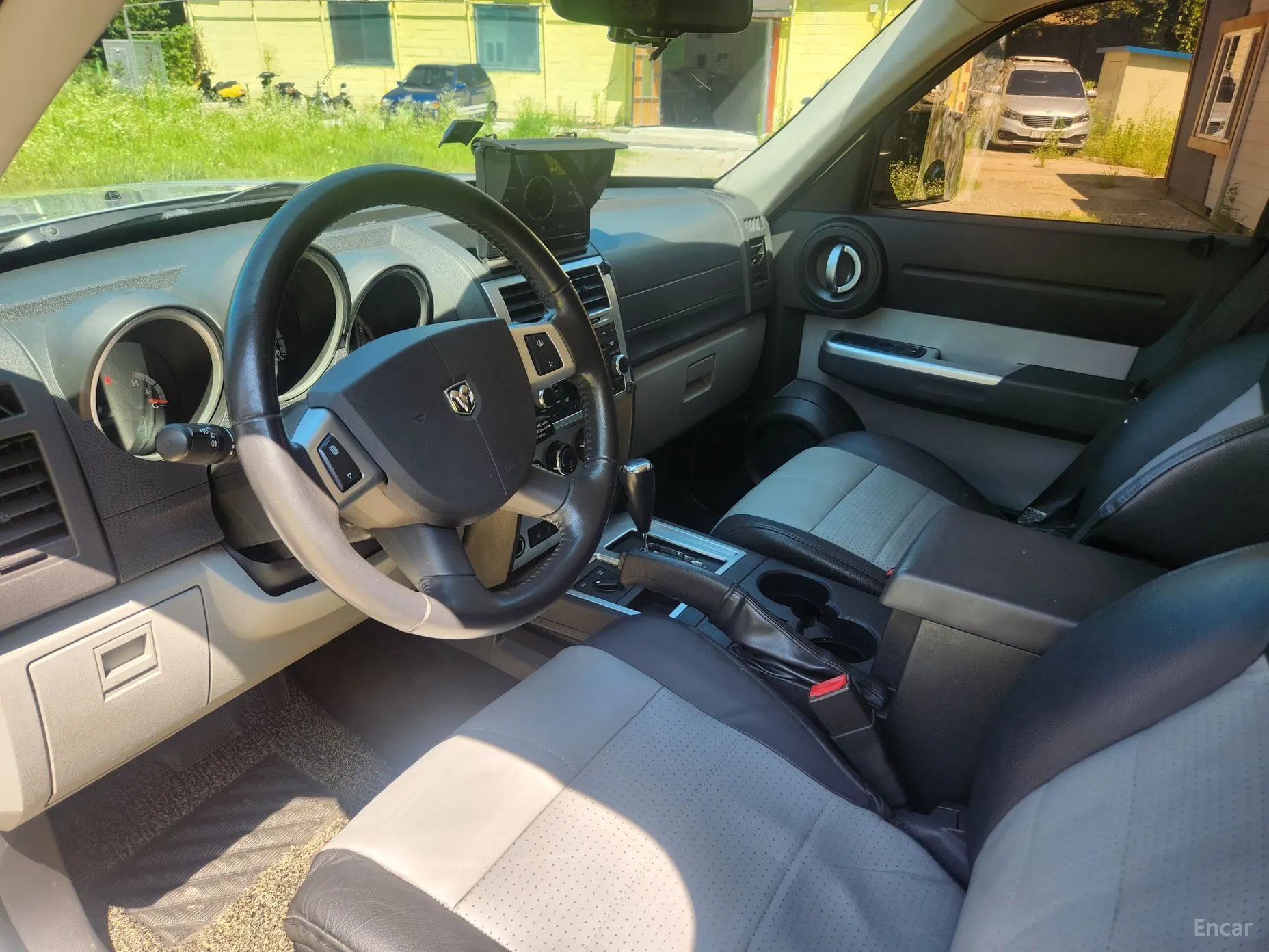 Dodge Nitro превью 9