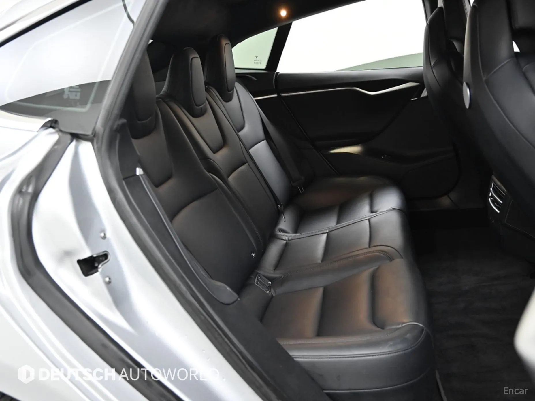 Tesla Model S превью 12