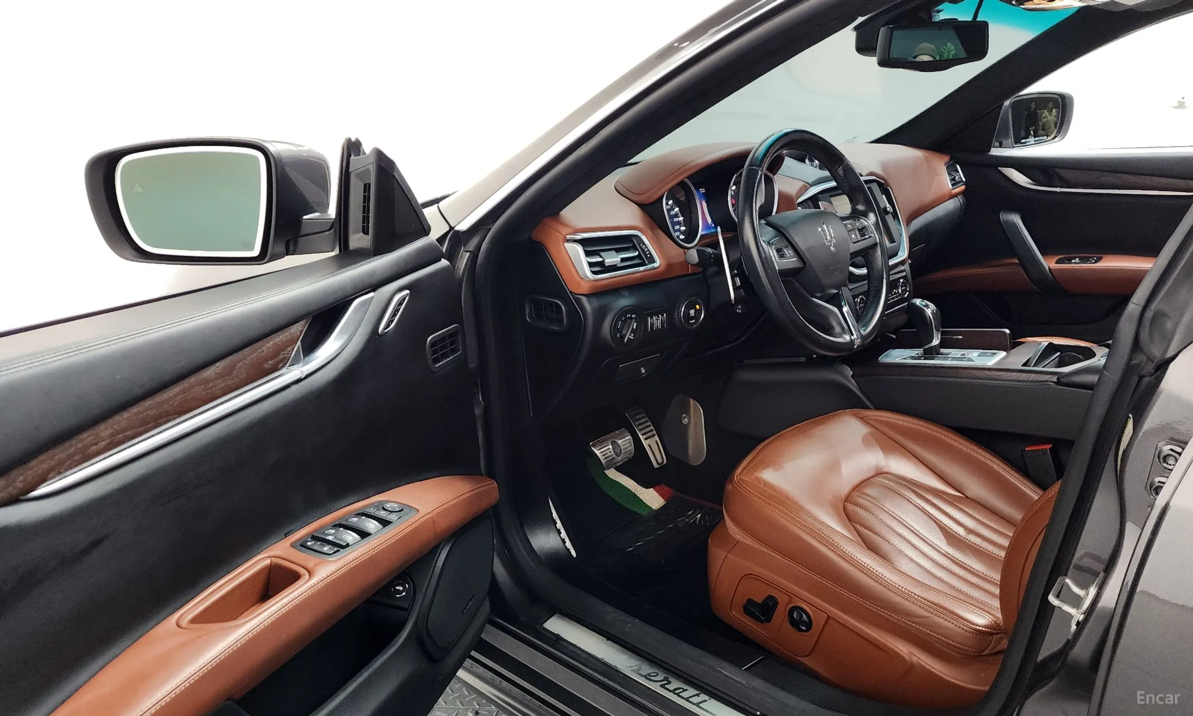Maserati Ghibli превью 10