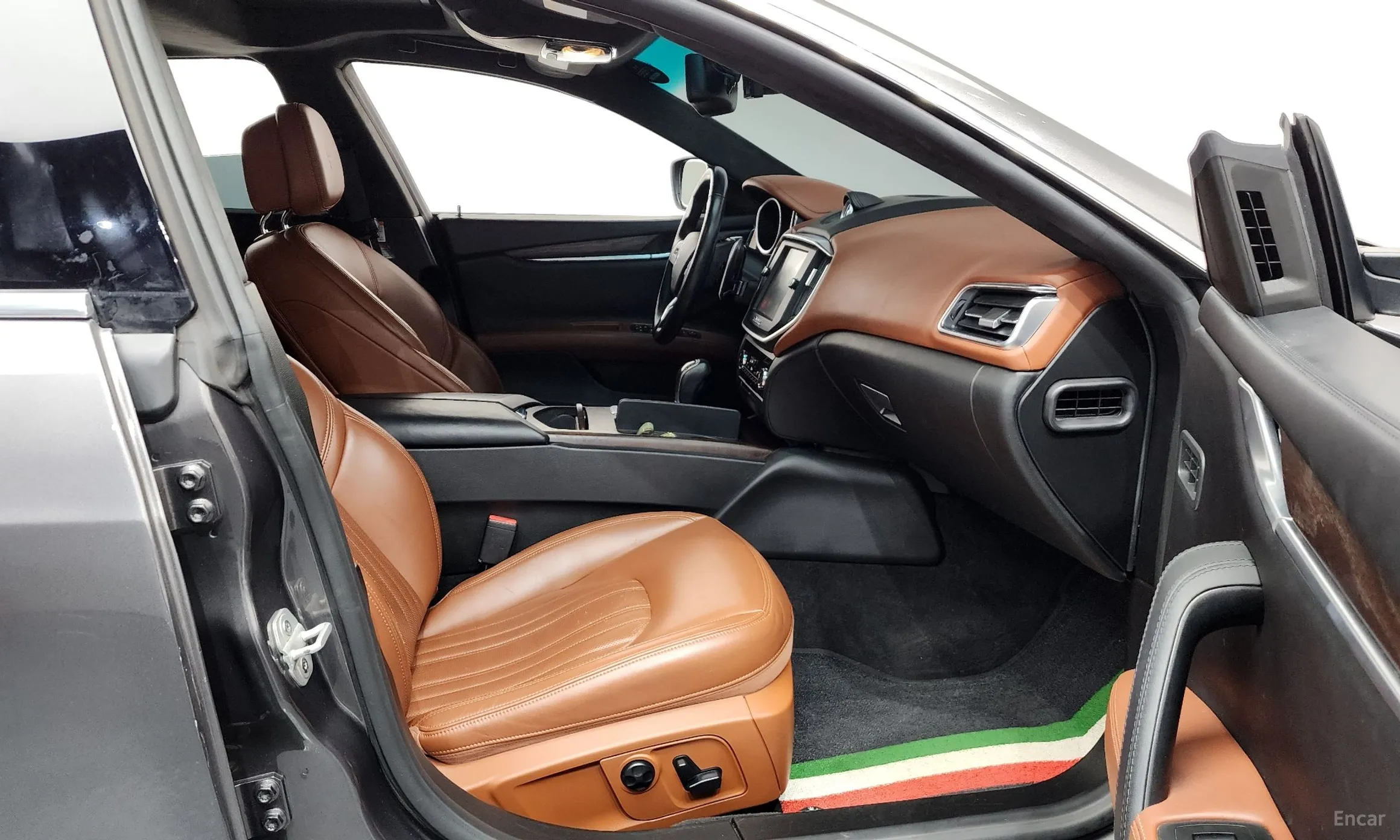Maserati Ghibli превью 11