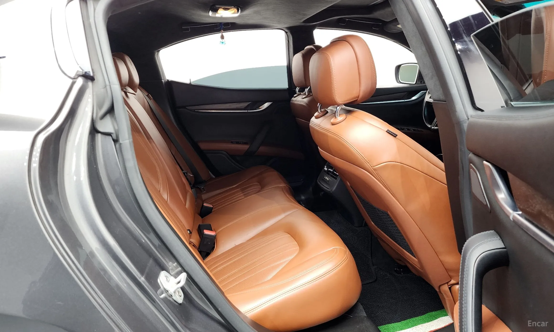 Maserati Ghibli превью 12