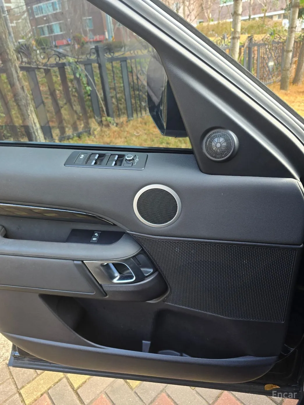 Land Rover Discovery 5 превью 10