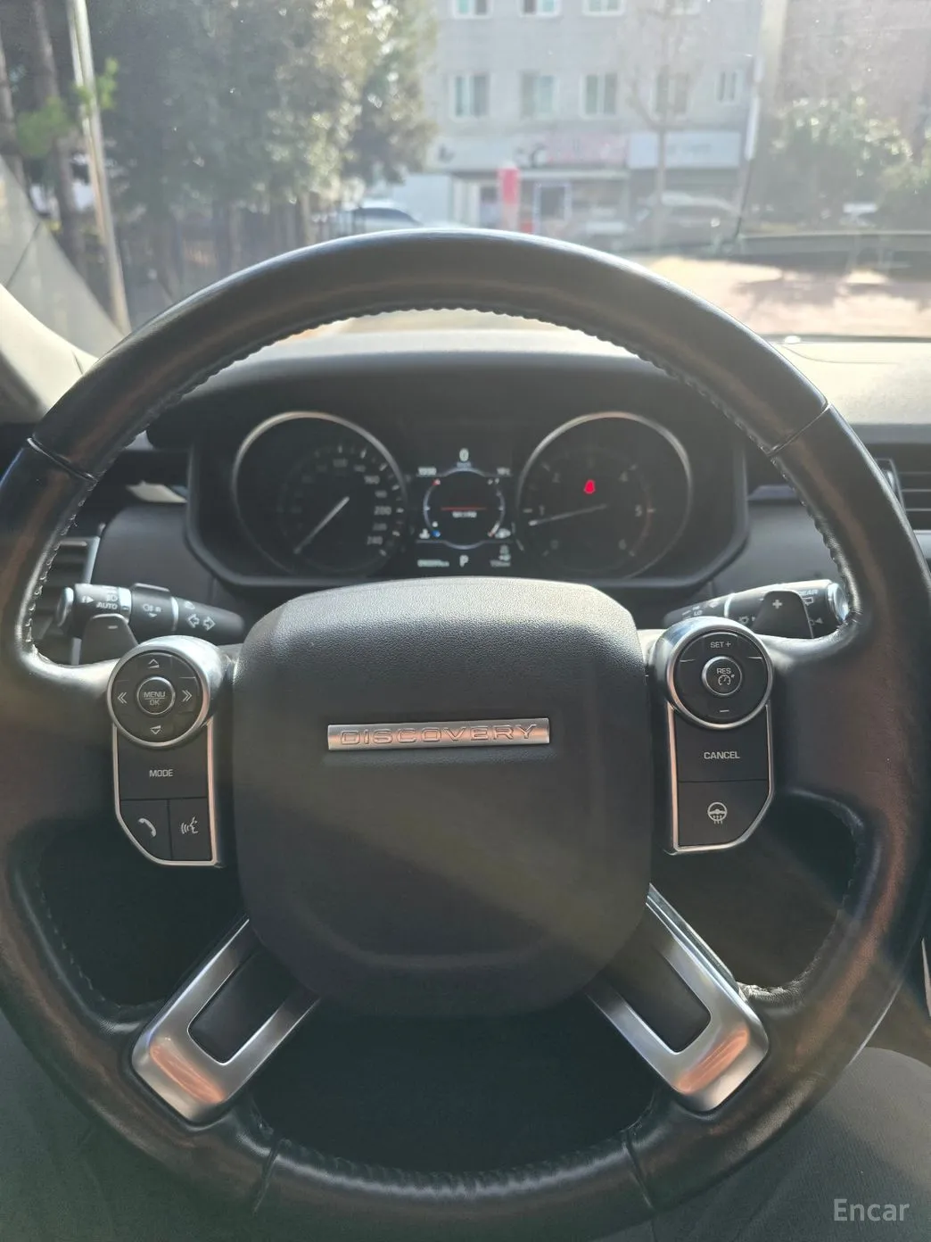Land Rover Discovery 5 превью 16