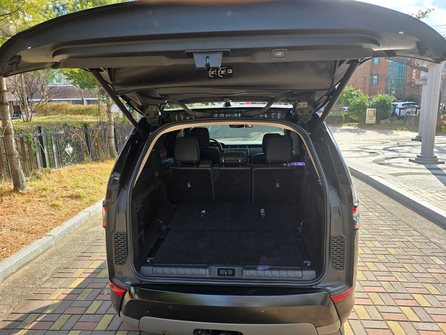 Land Rover Discovery 5 превью 9