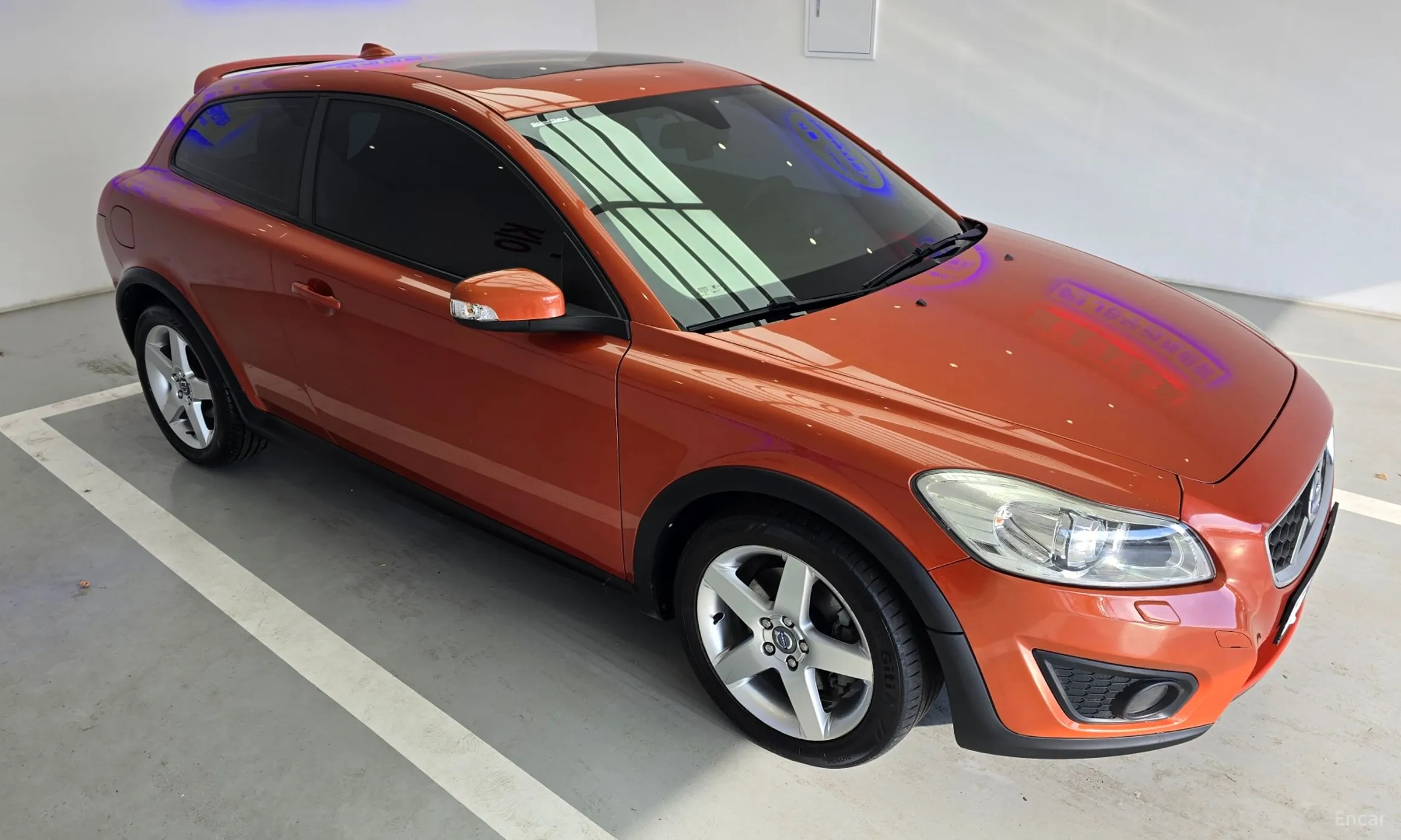 Volvo C30.