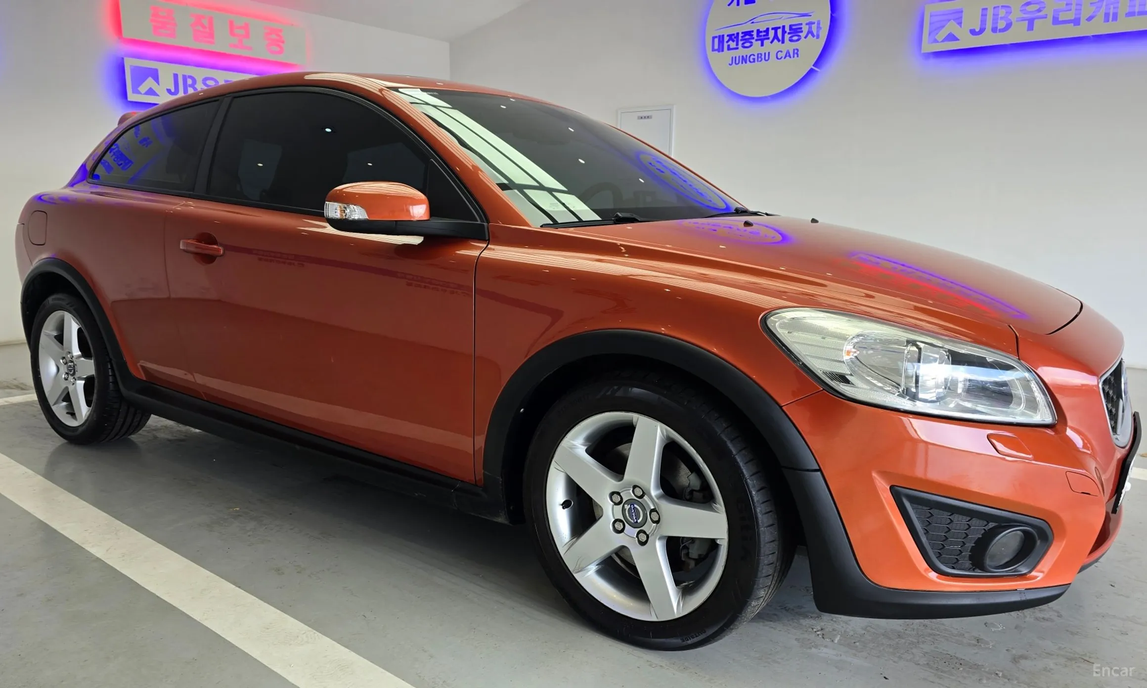 Volvo C30.