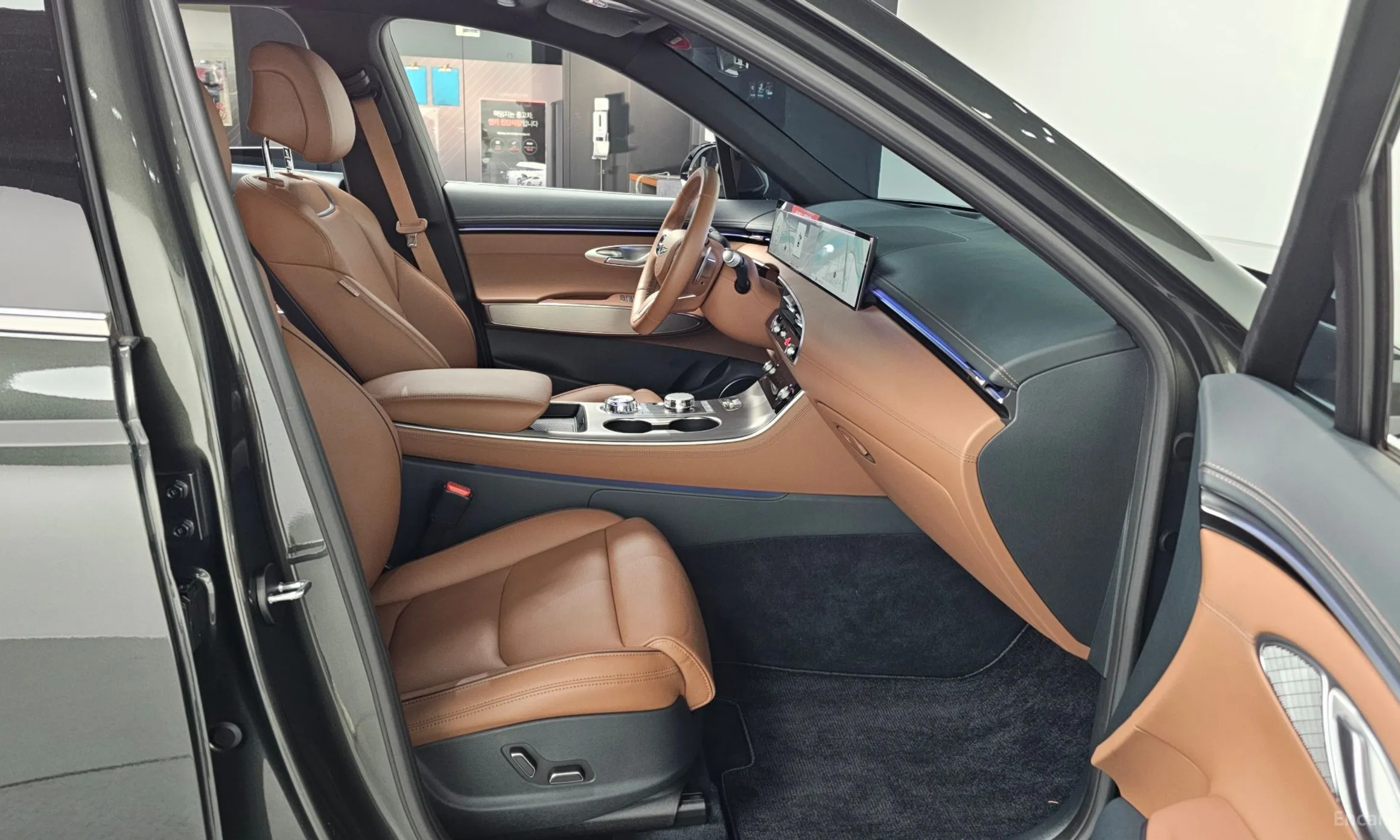 Genesis GV70 превью 11
