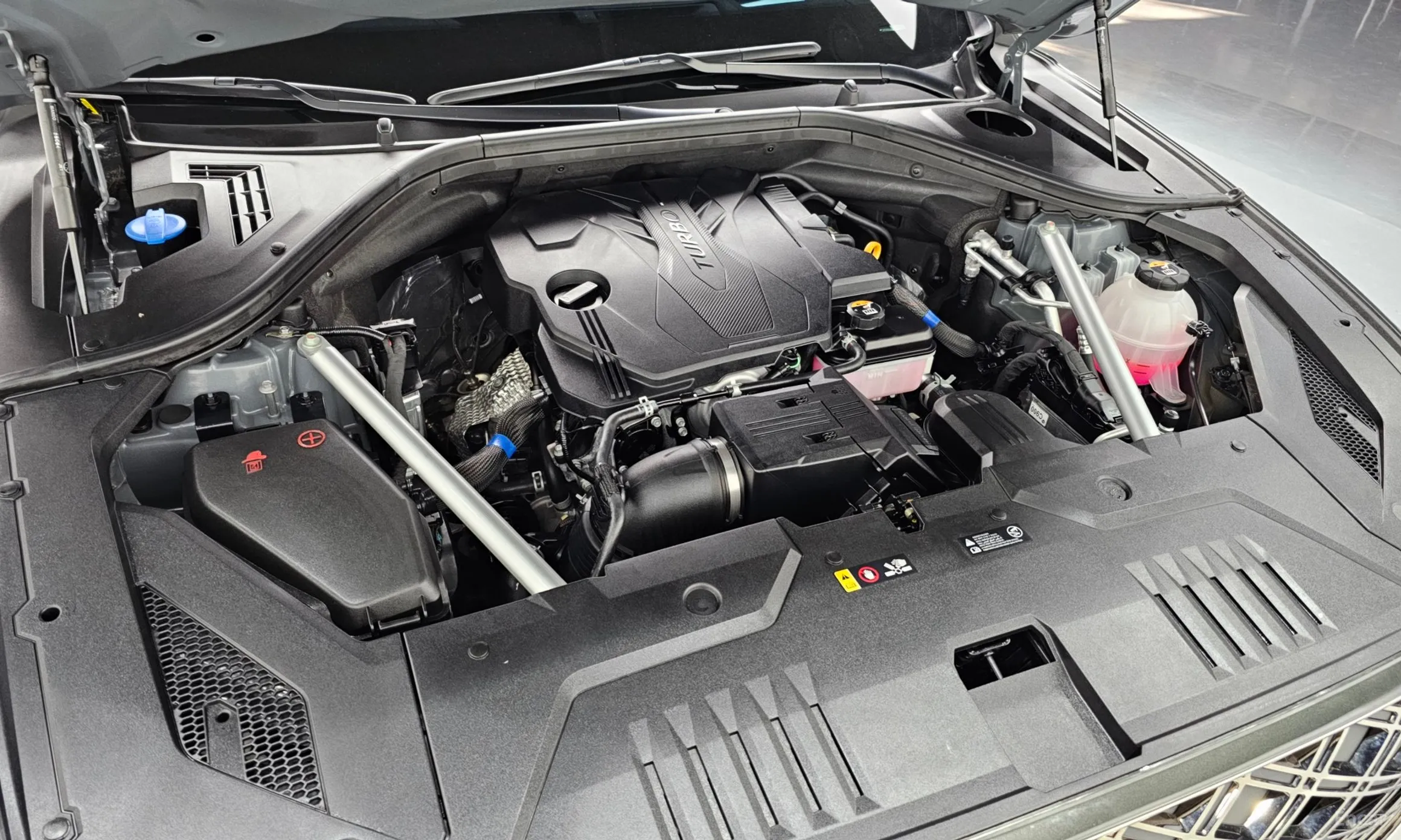 Genesis GV70 превью 6