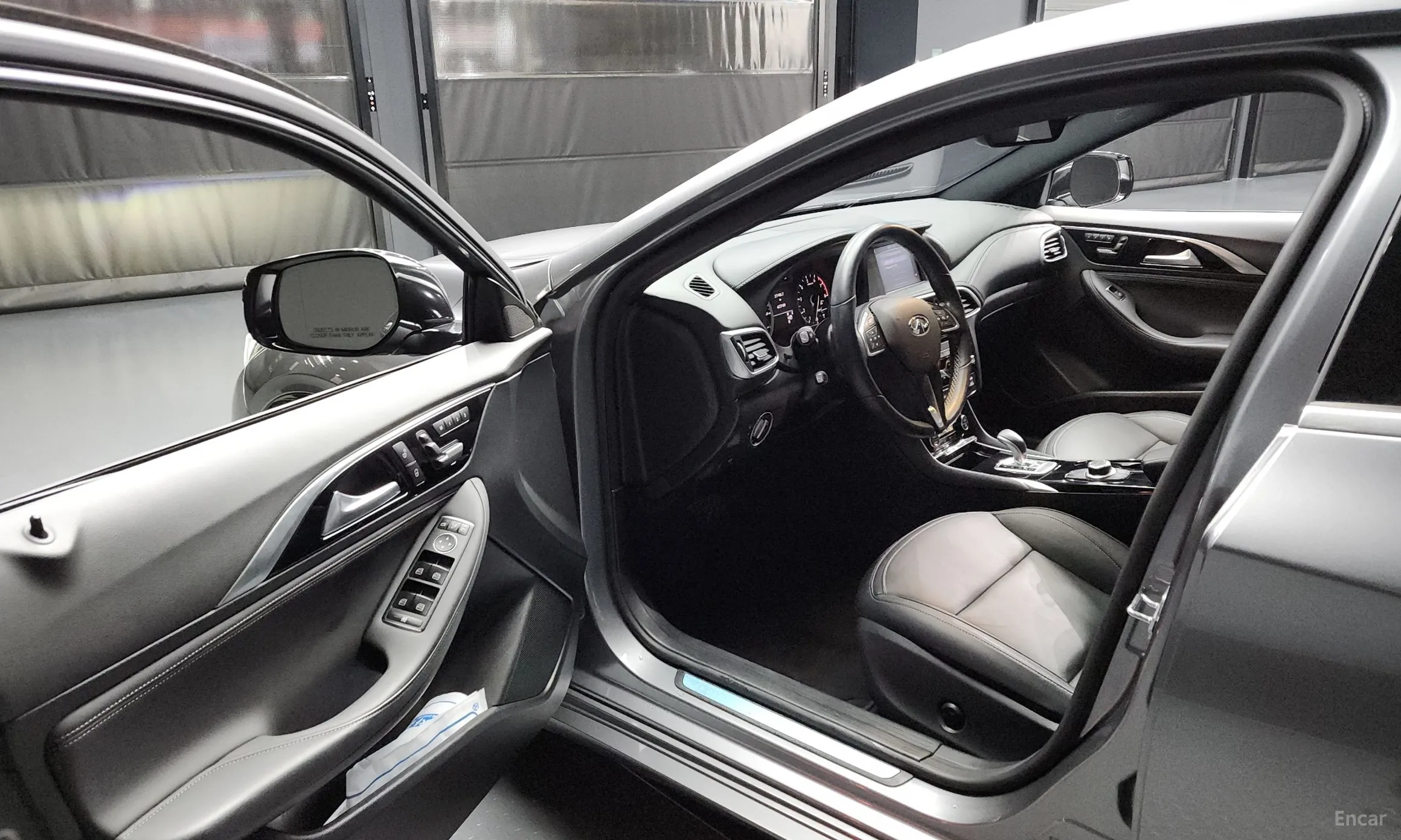 Infiniti Q30 превью 10