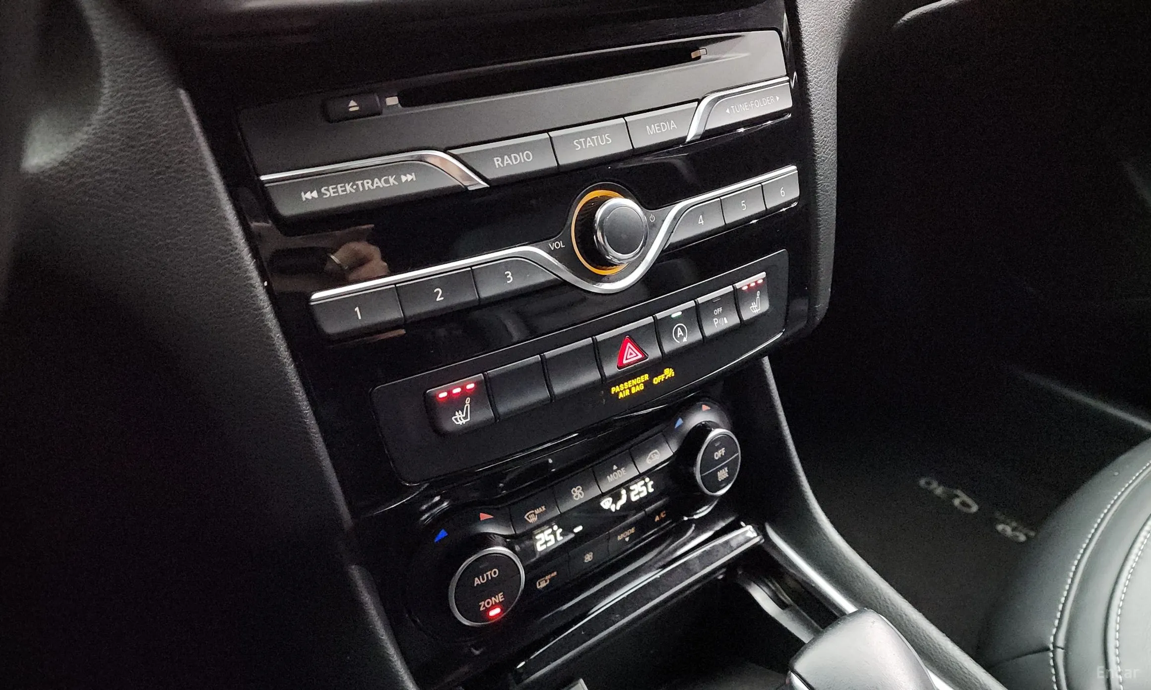 Infiniti Q30 превью 16
