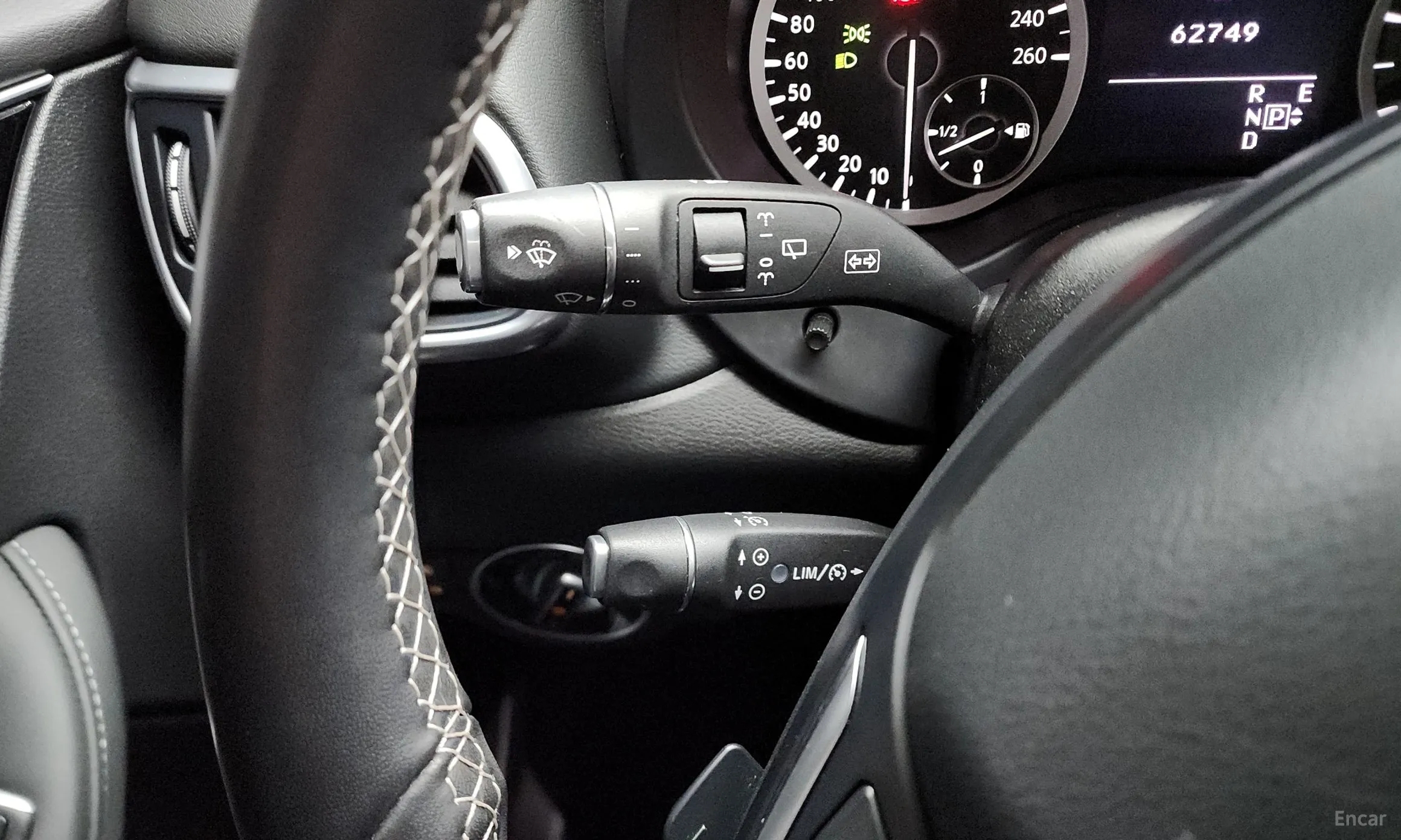 Infiniti Q30 превью 18