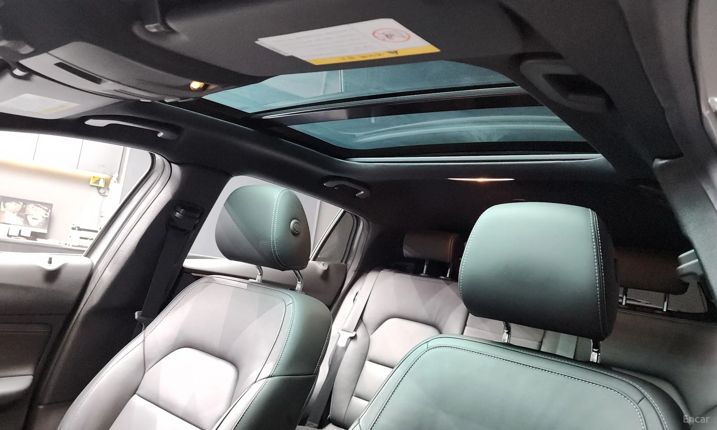 Infiniti Q30 превью 19